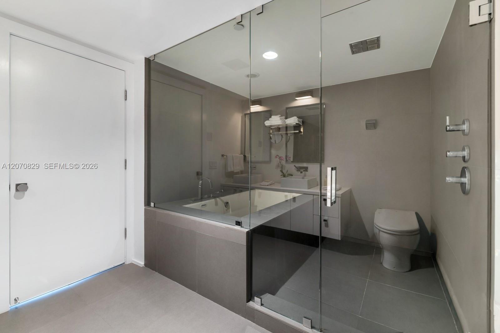 5875 Collins Ave # 1102