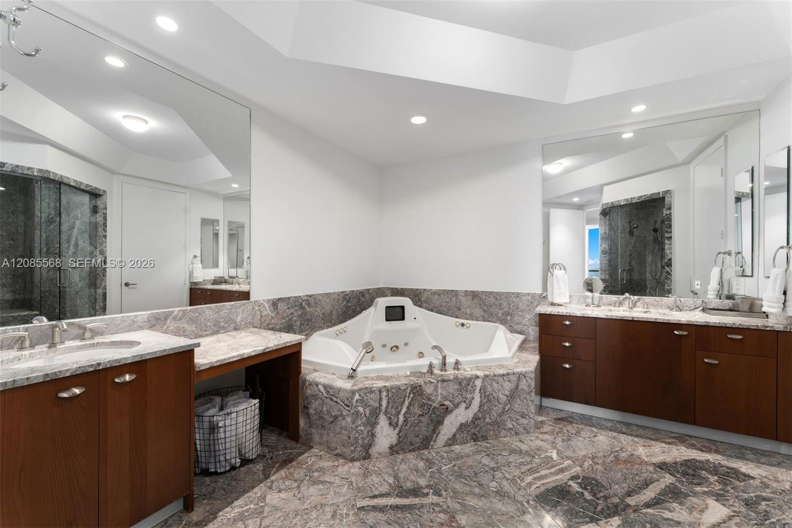 16047 Collins Ave # 2502