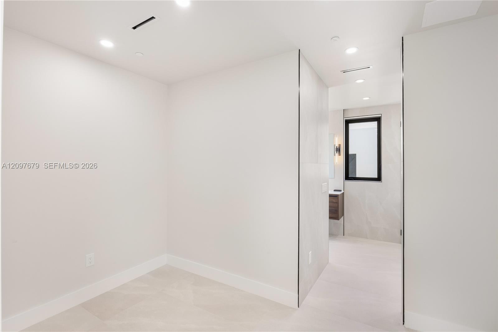 843 SW 14th Court
