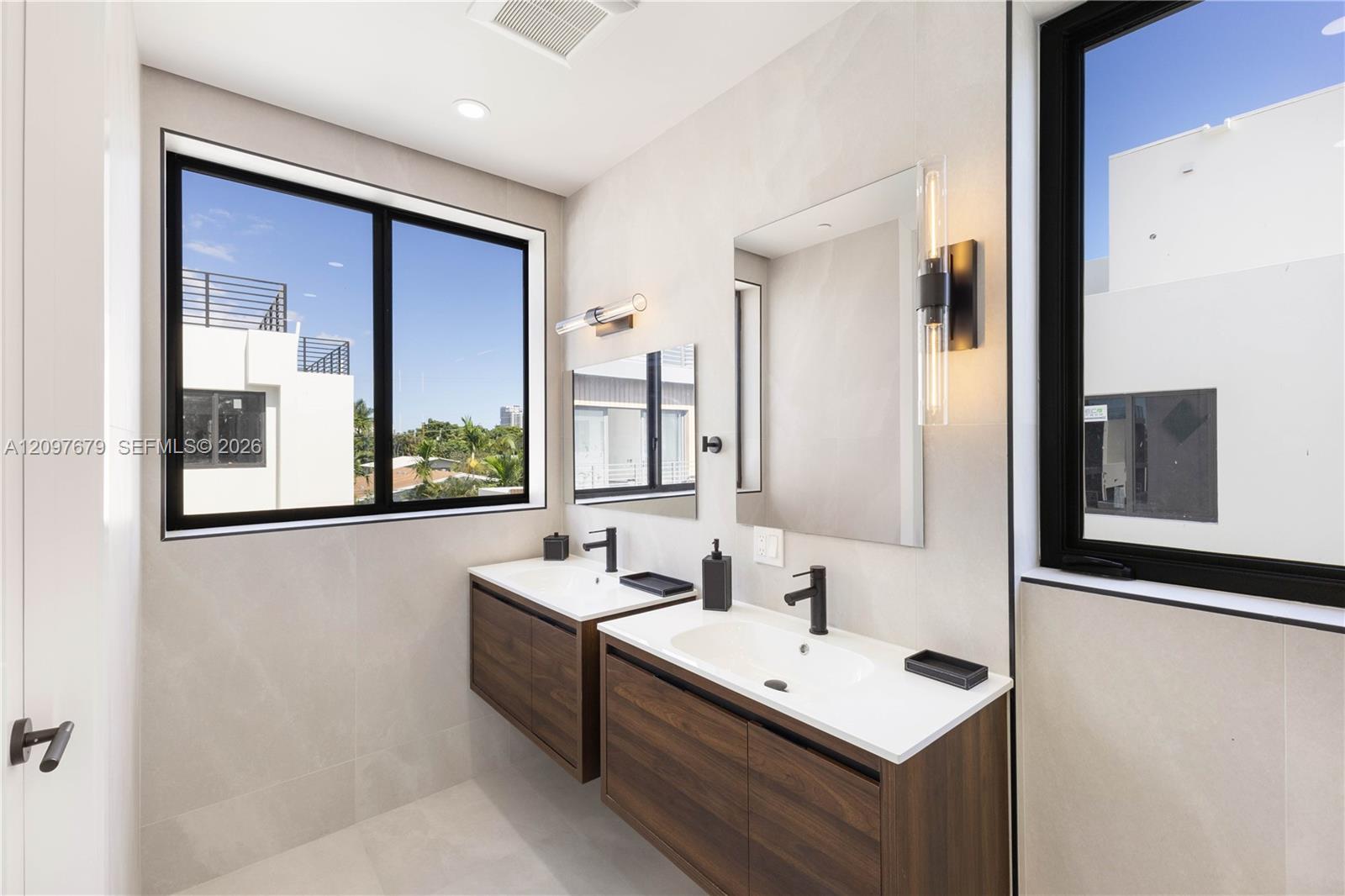 843 SW 14th Court