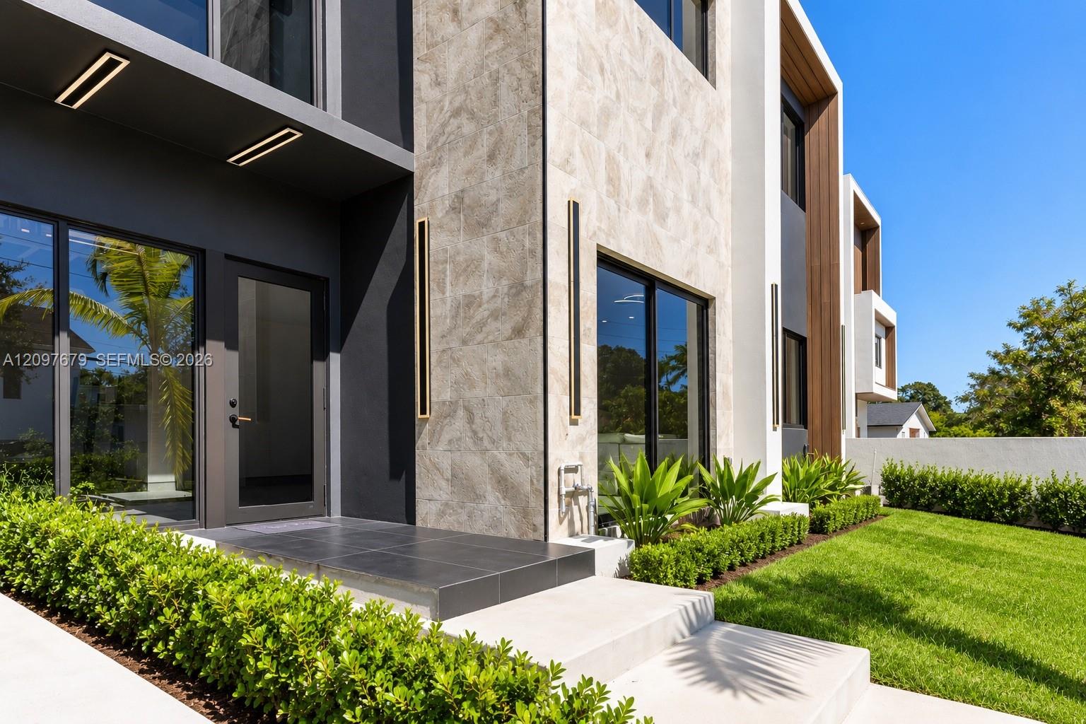 843 SW 14th Court