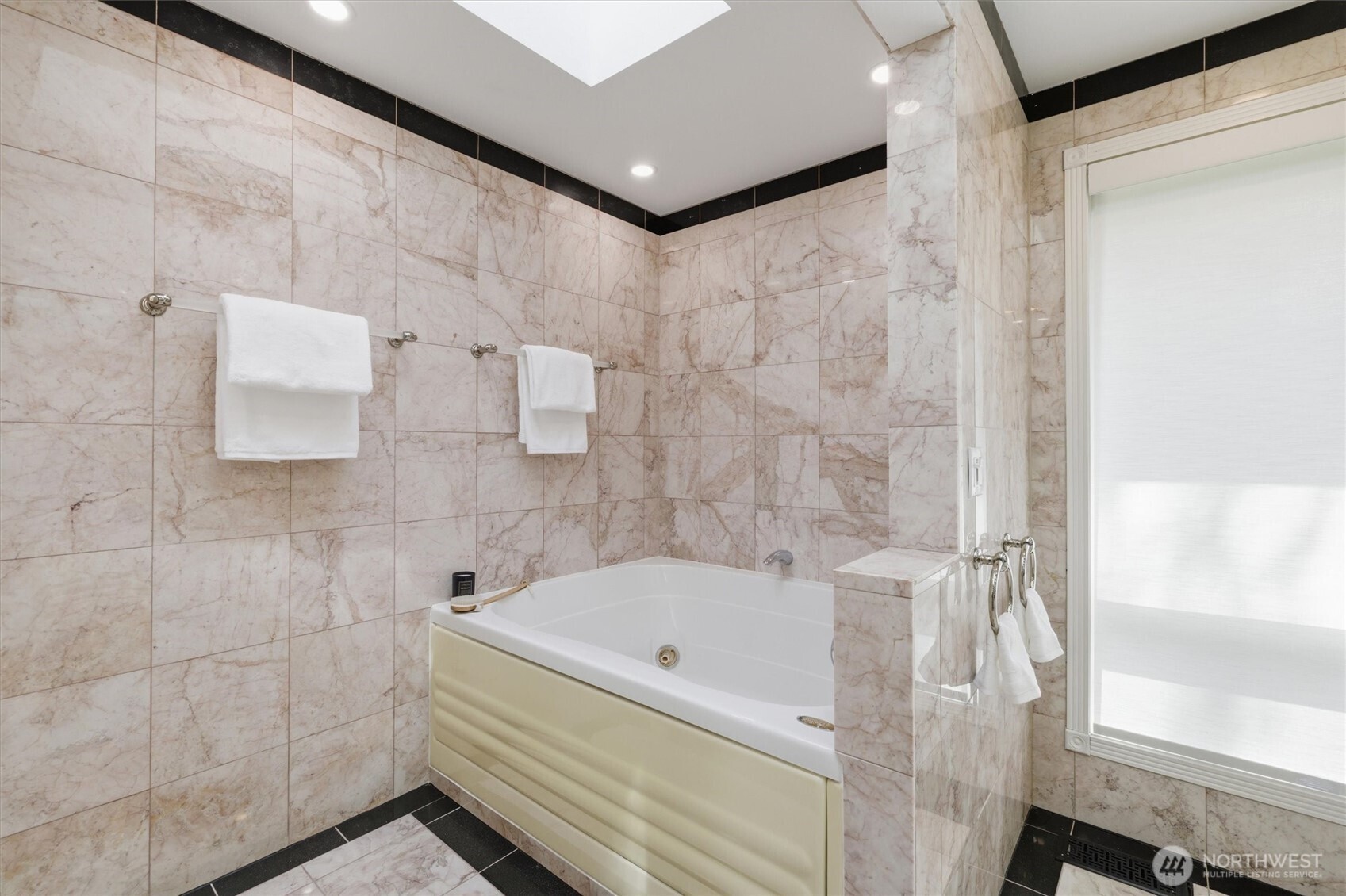 1040 NW Honeywood Place