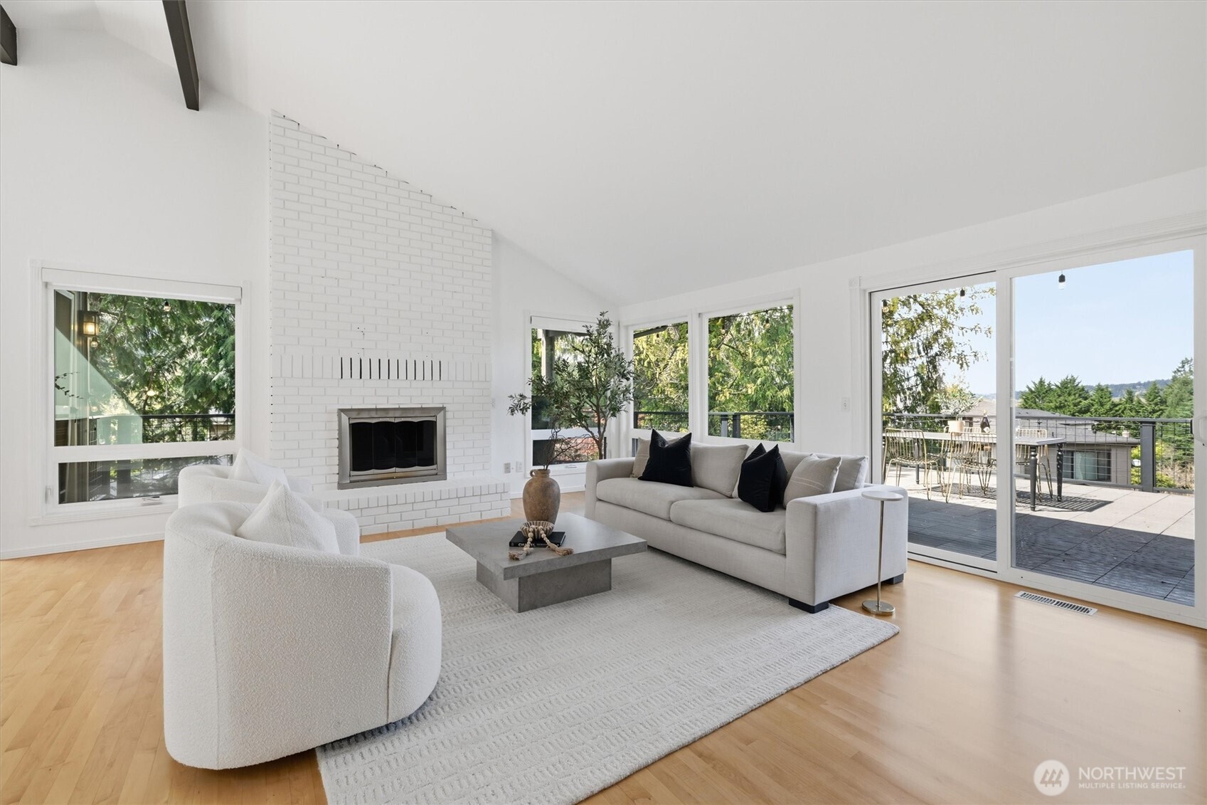 1040 NW Honeywood Place