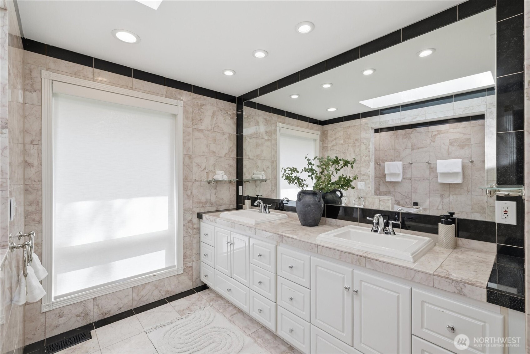 1040 NW Honeywood Place