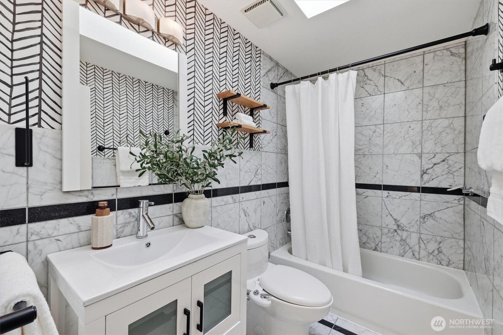 1040 NW Honeywood Place