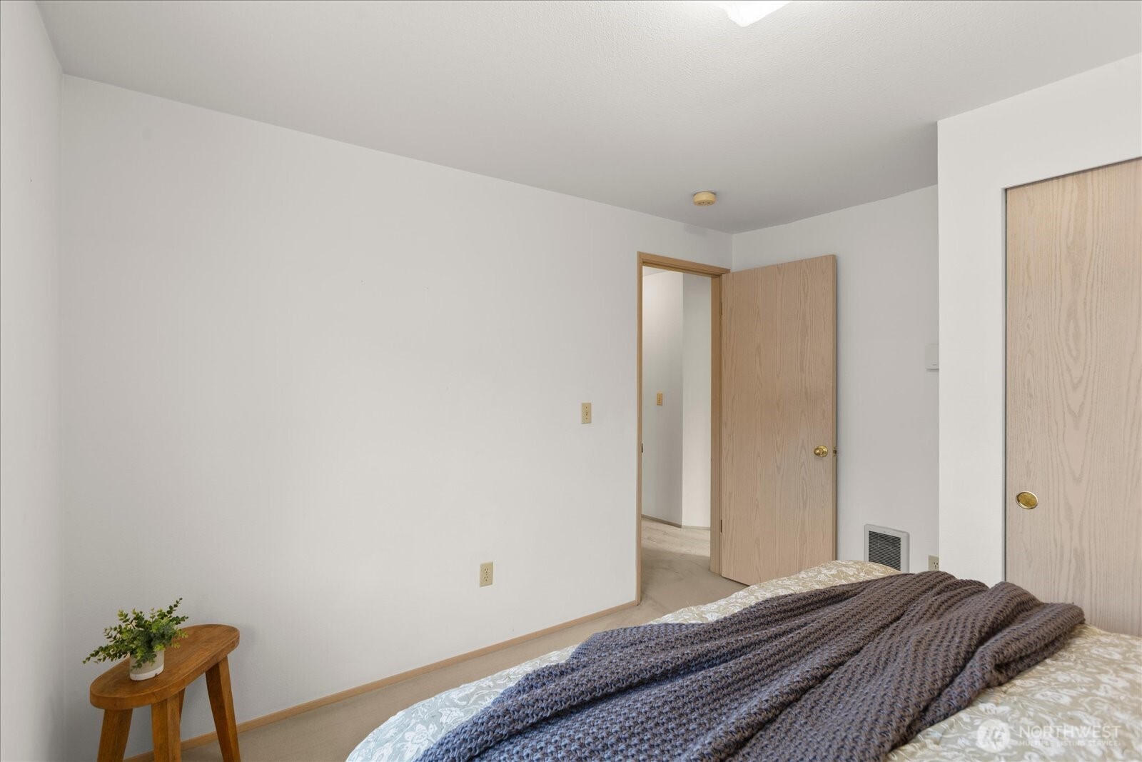 9718 52nd Drive NE