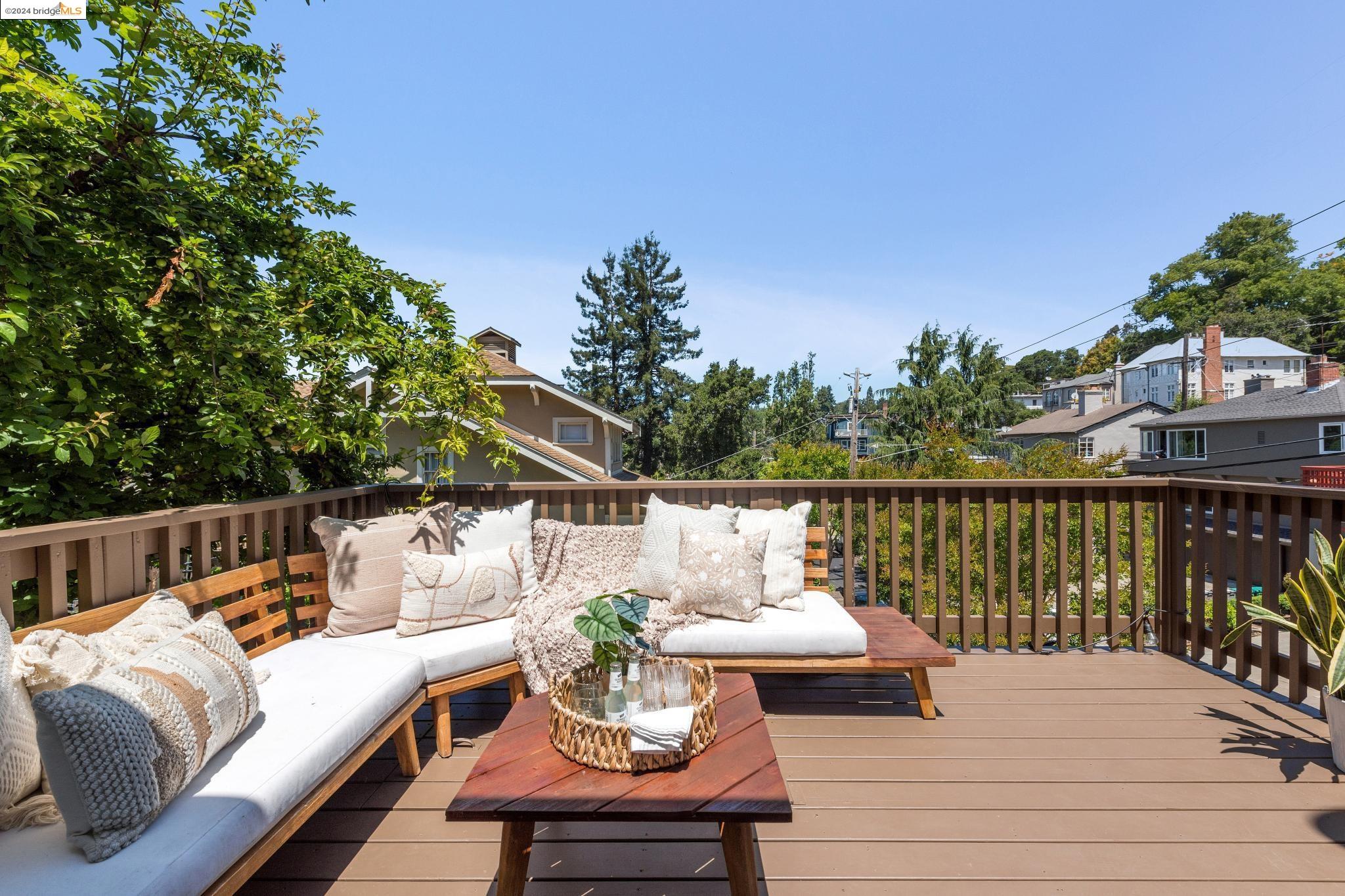 4157 Greenwood Ave