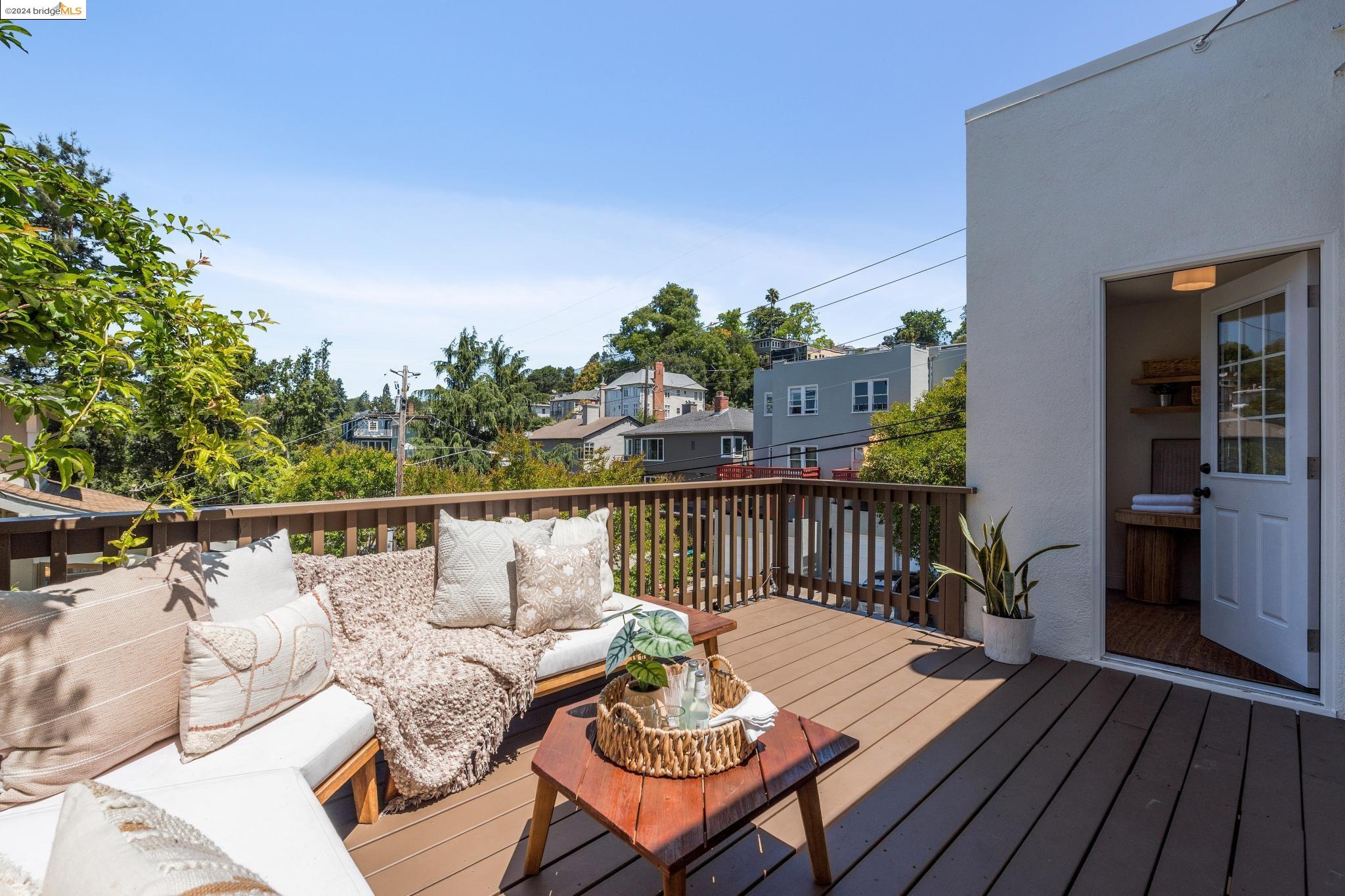 4157 Greenwood Ave
