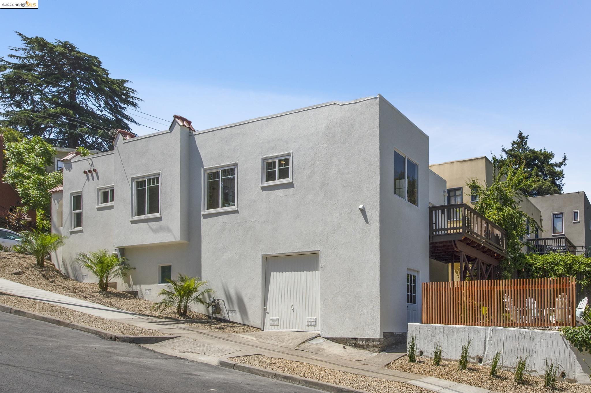 4157 Greenwood Ave