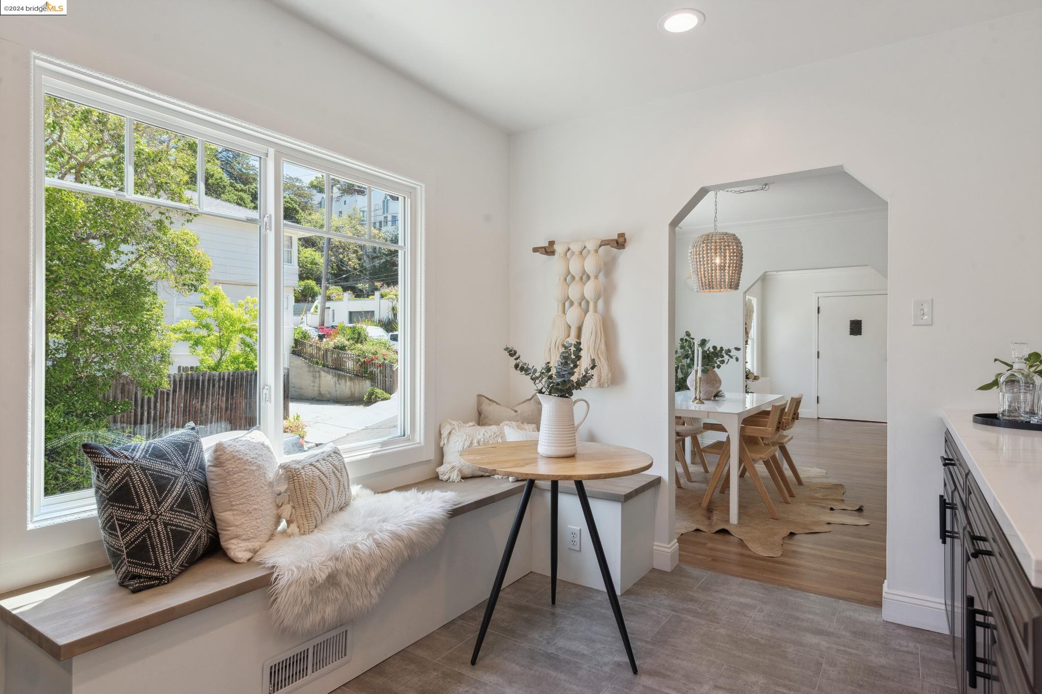 4157 Greenwood Ave