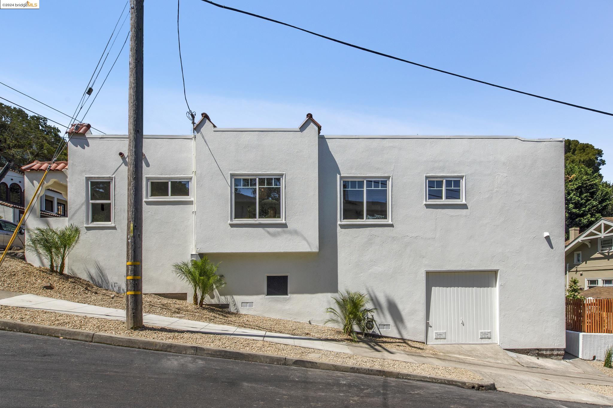 4157 Greenwood Ave
