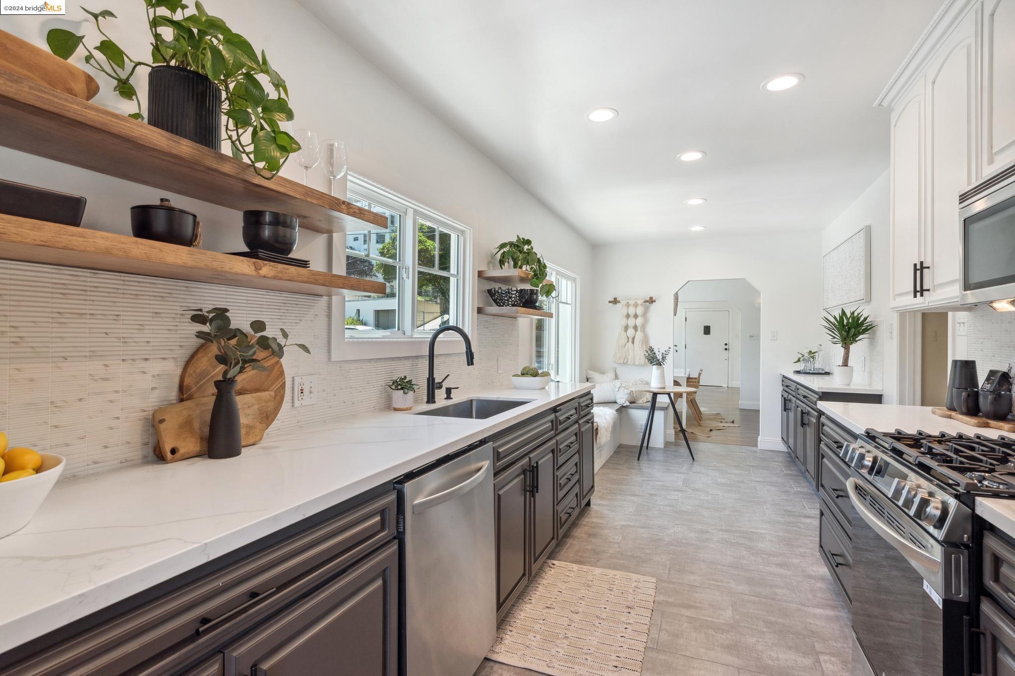 4157 Greenwood Ave