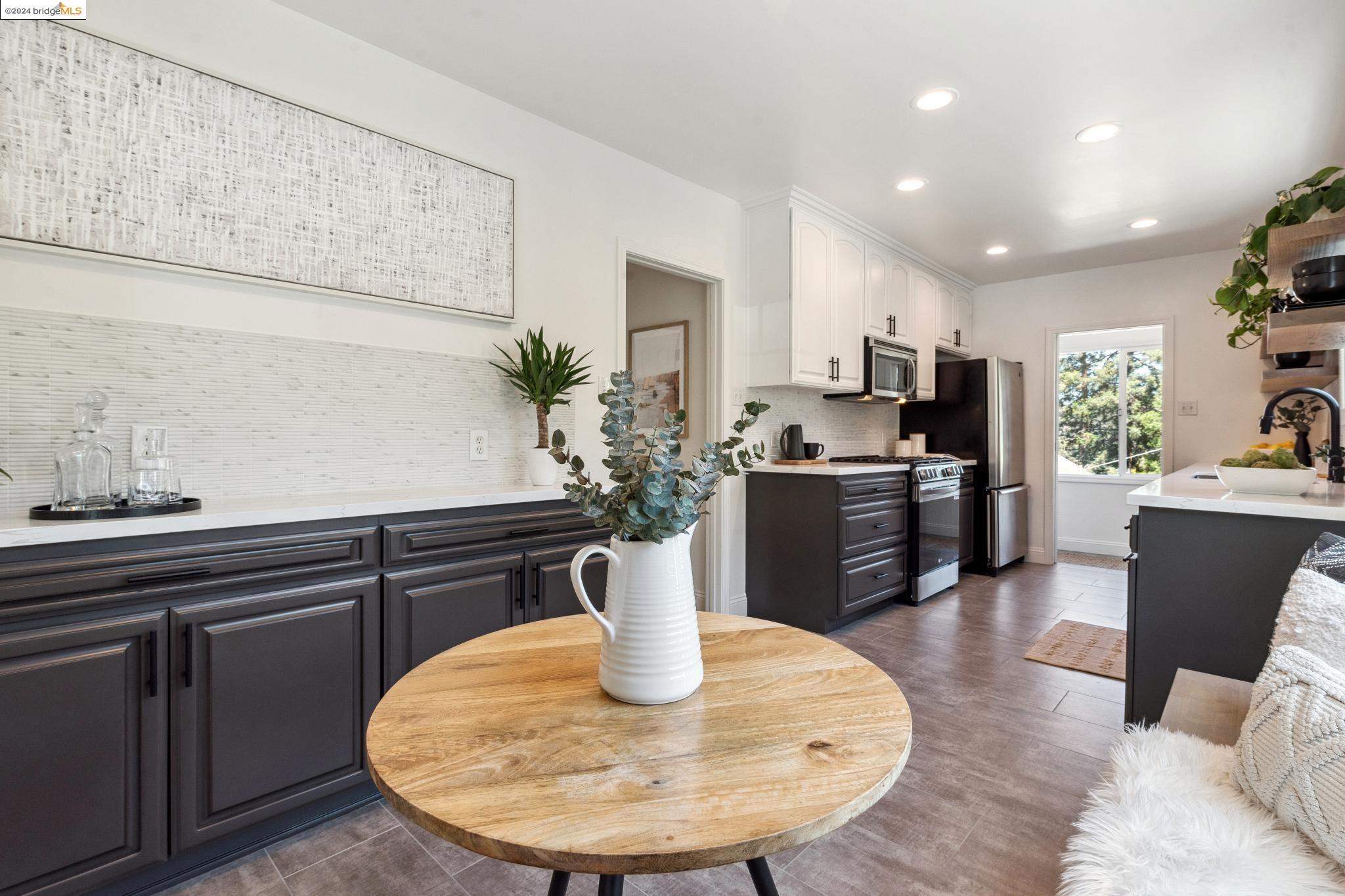 4157 Greenwood Ave
