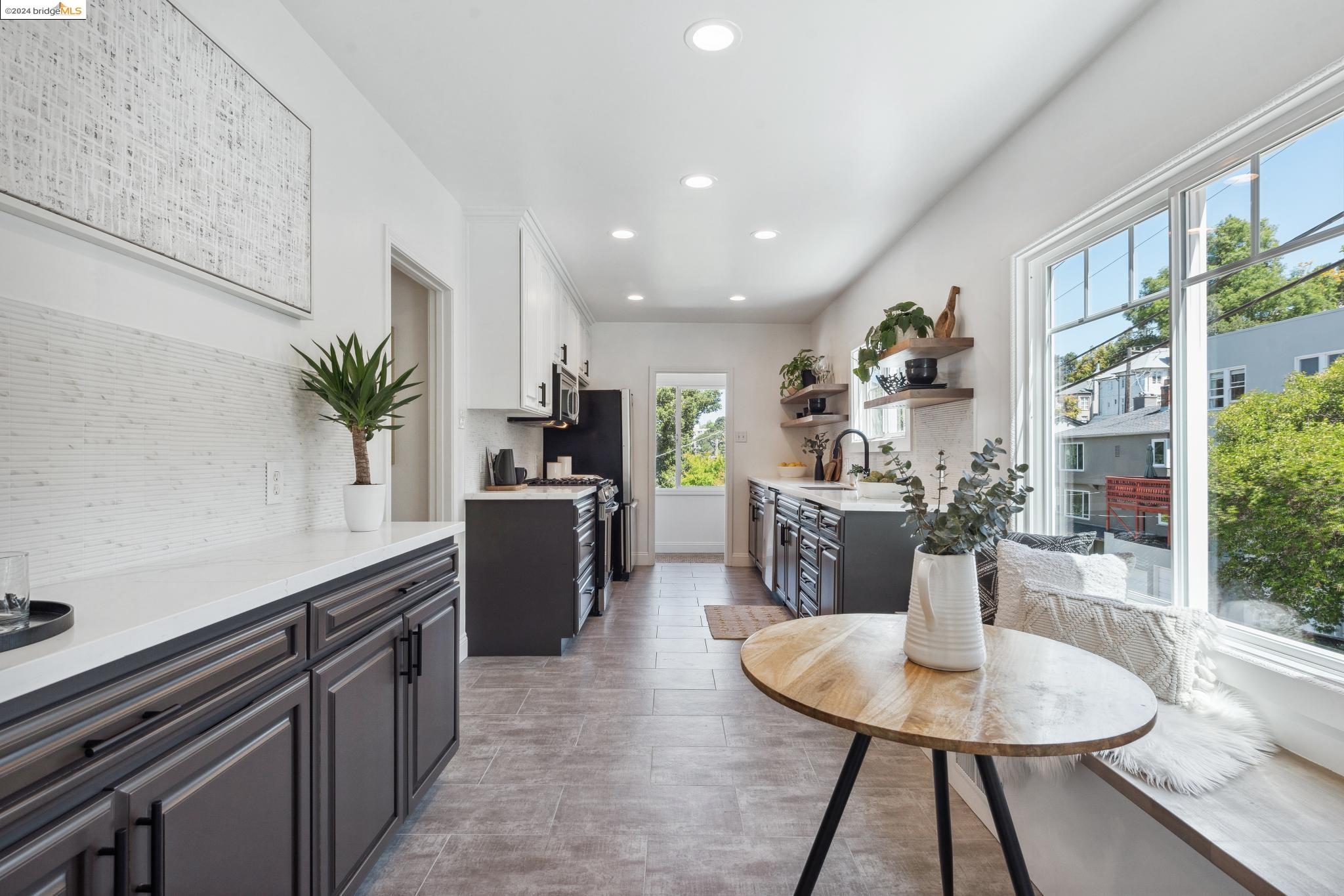 4157 Greenwood Ave