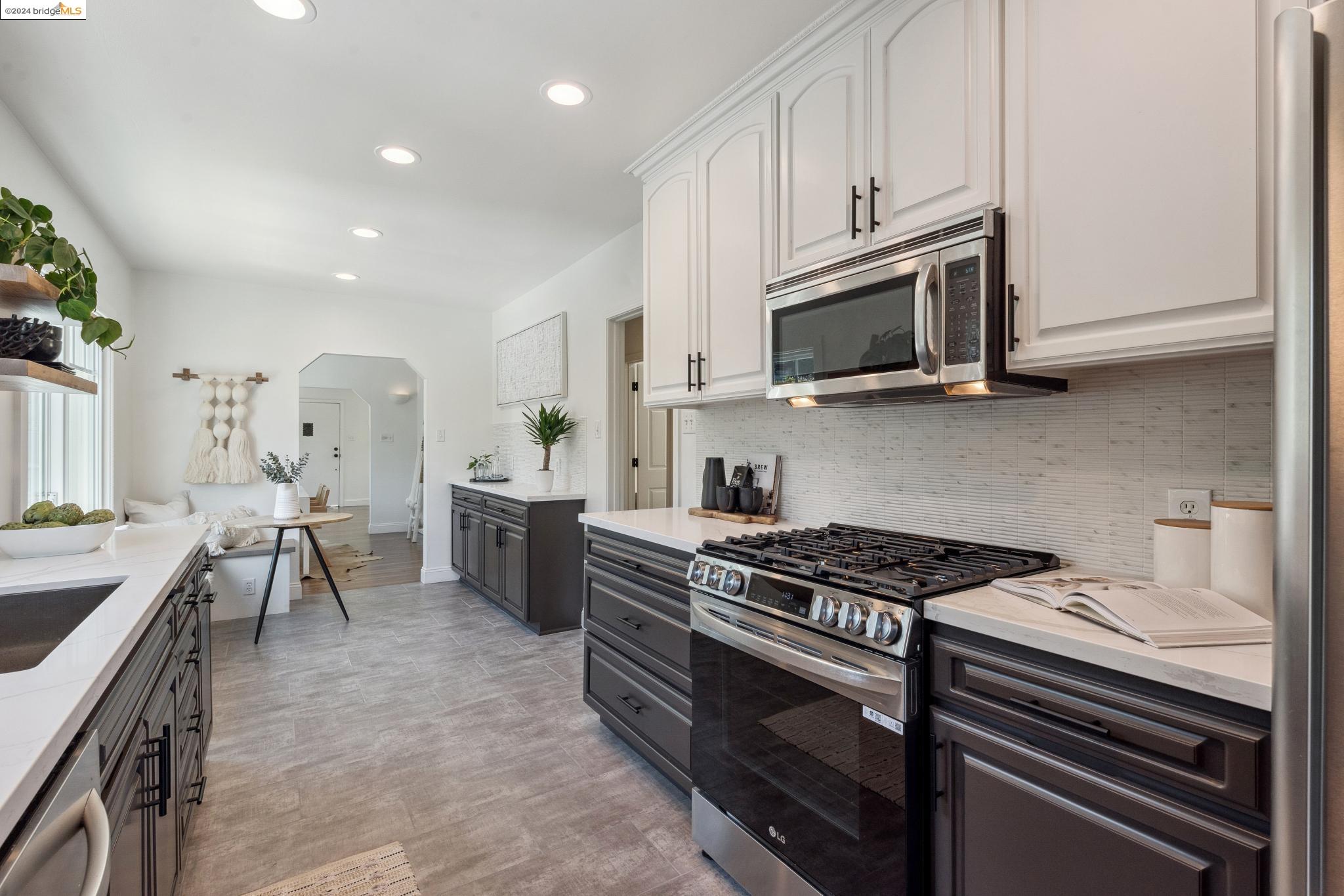 4157 Greenwood Ave