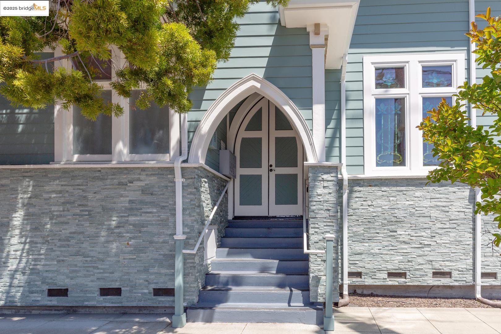 6300 Shattuck Ave # 1