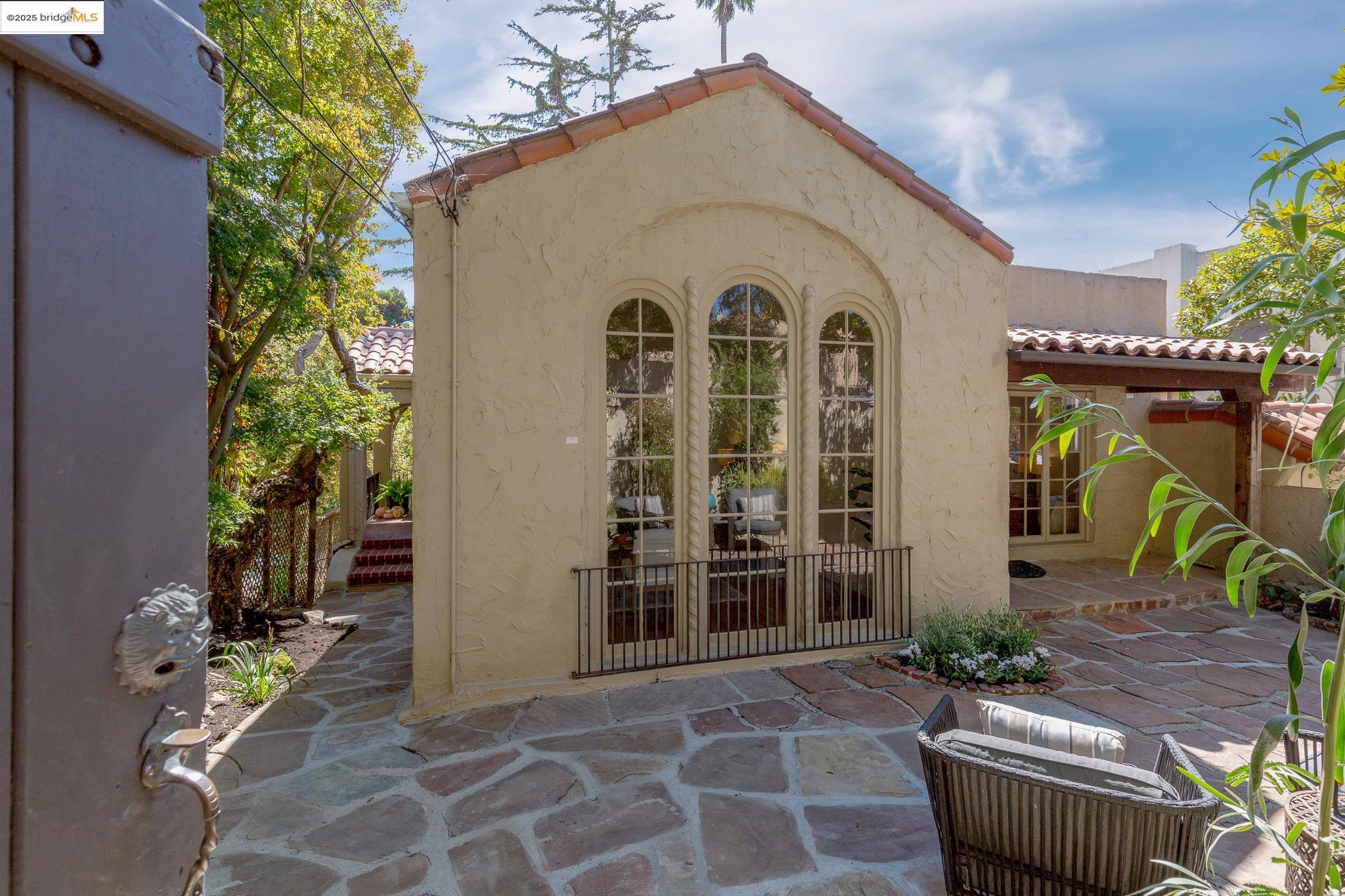 1922 San Antonio Ave