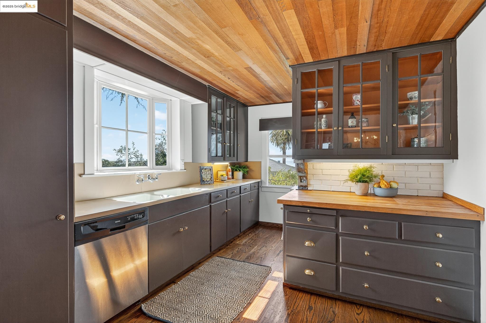 1922 San Antonio Ave