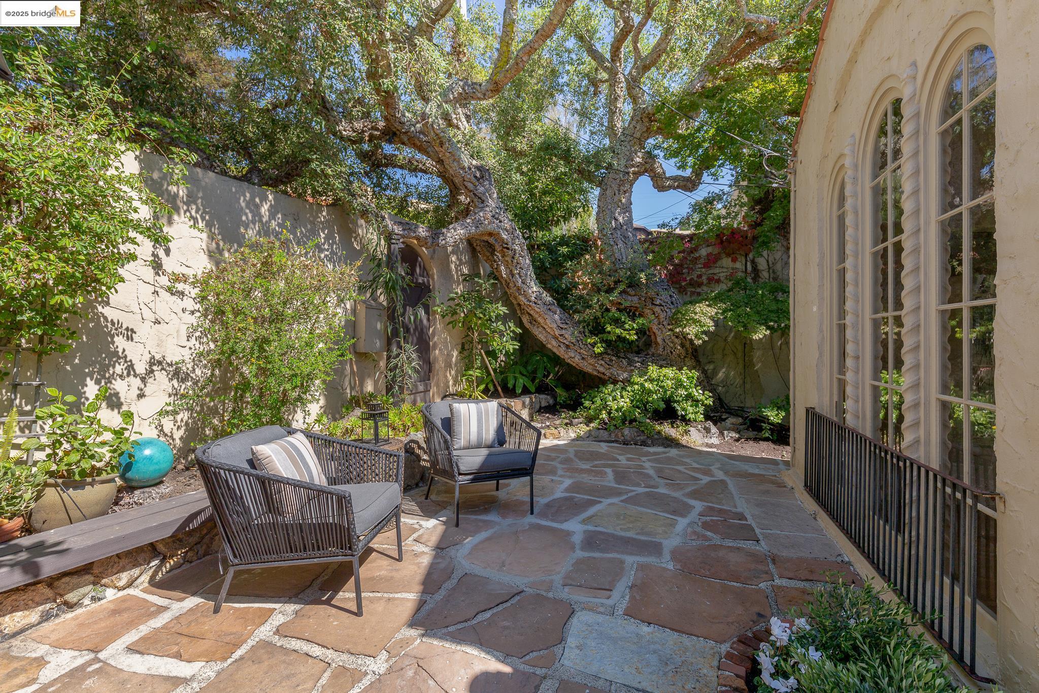 1922 San Antonio Ave