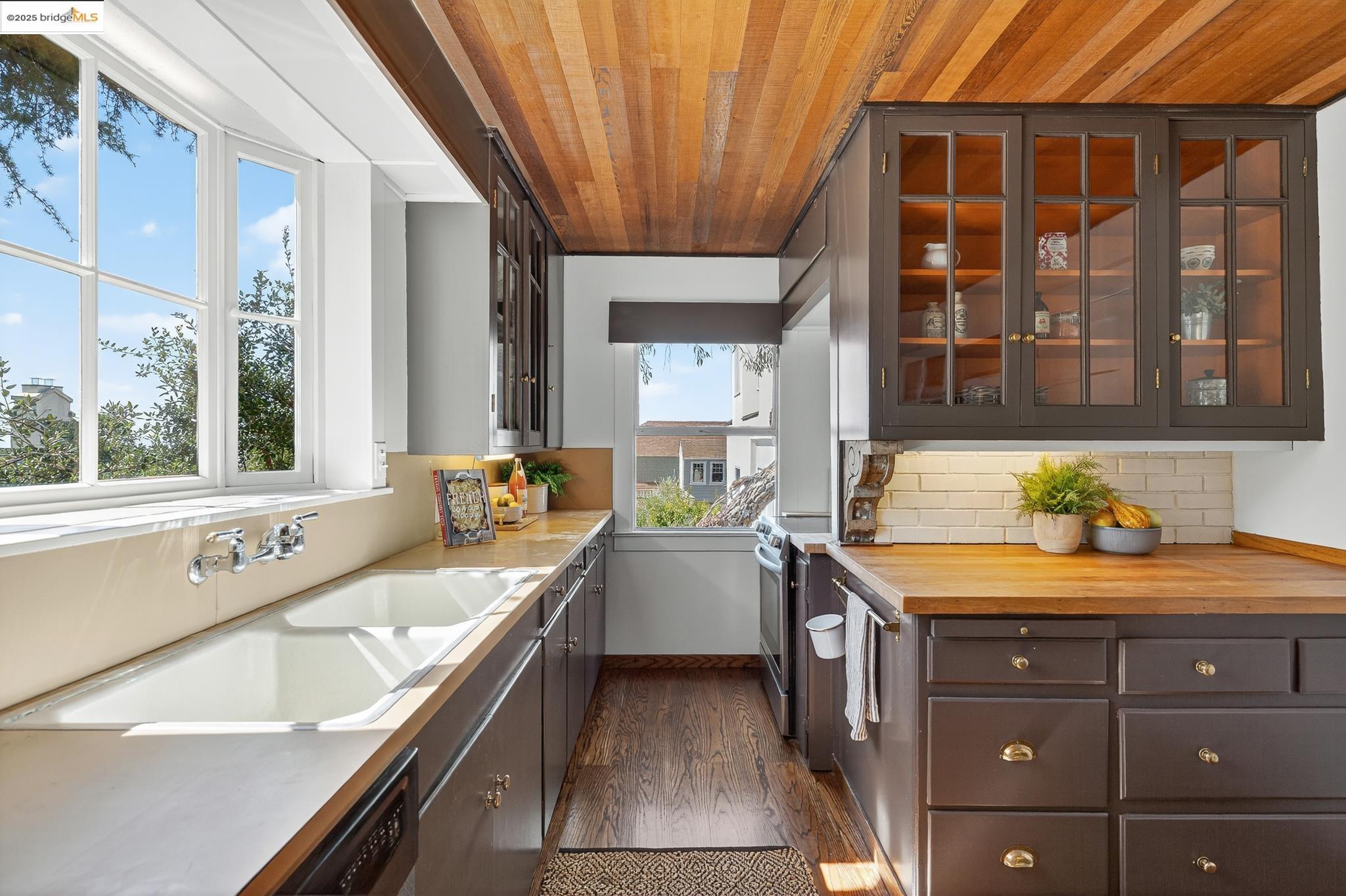 1922 San Antonio Ave