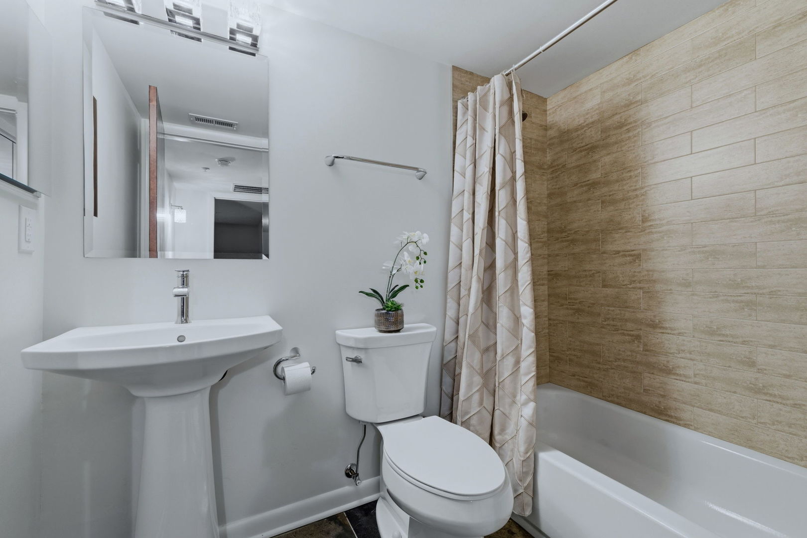 73 W Pier Drive Unit: 201