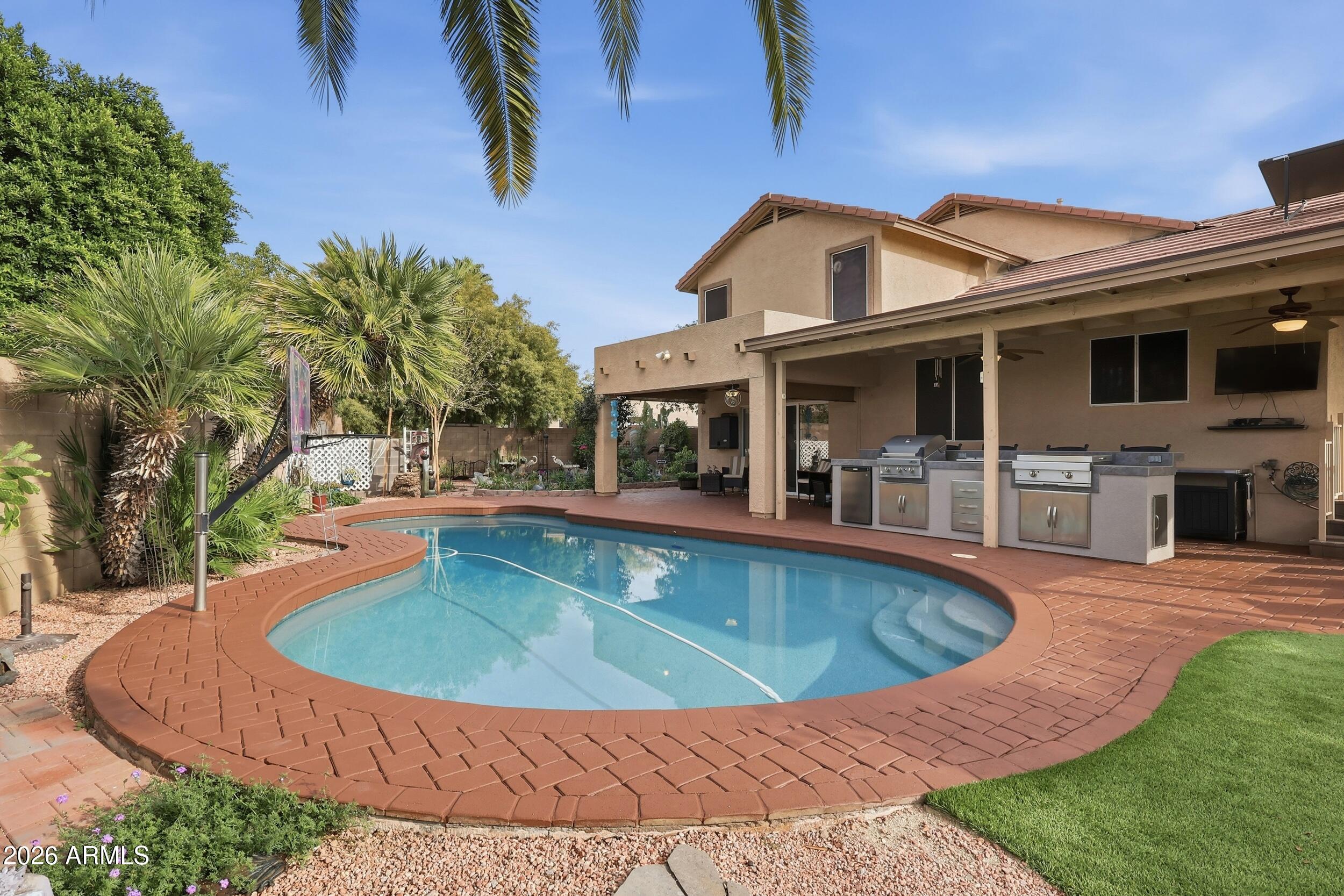 1802 S BRENTWOOD Place