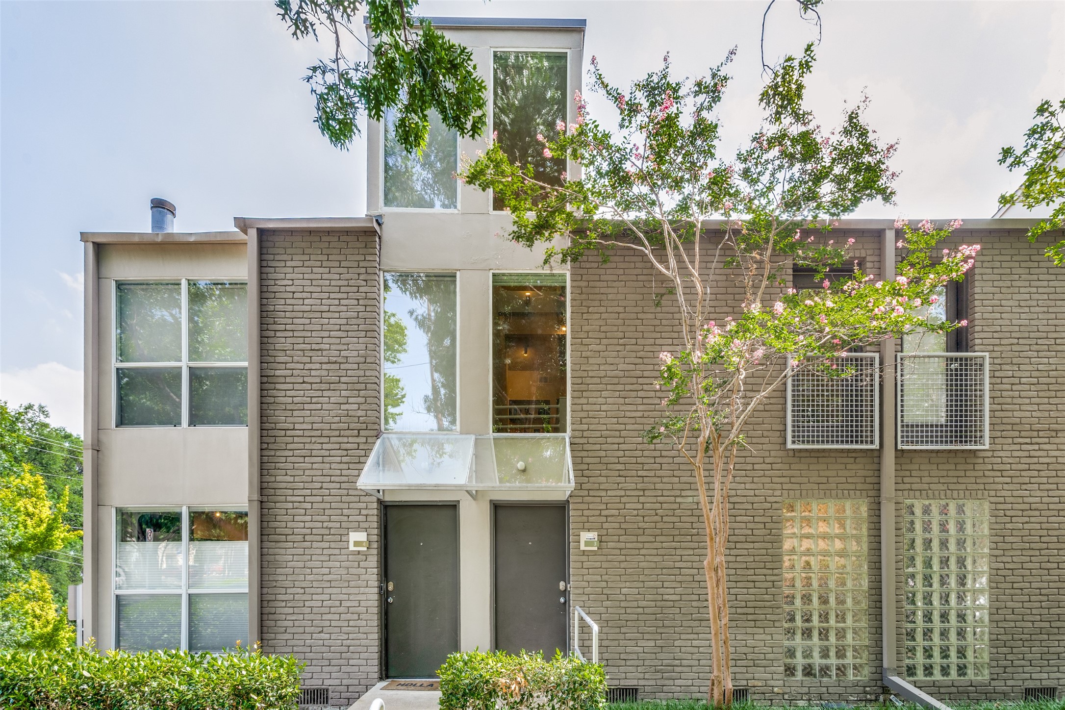 4231 Travis Street 3