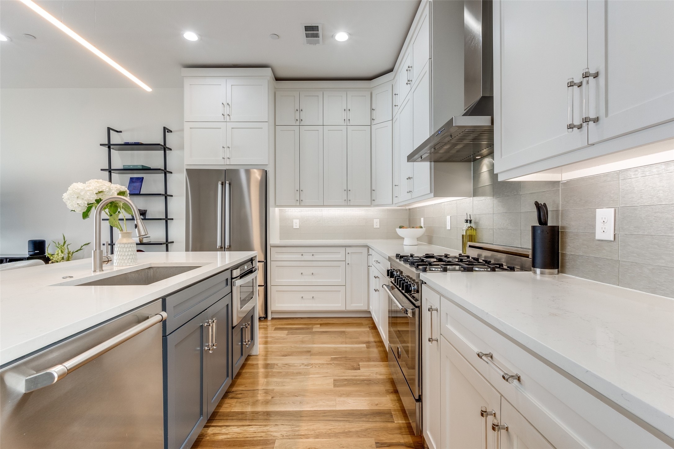 2311 N Carroll Avenue 4