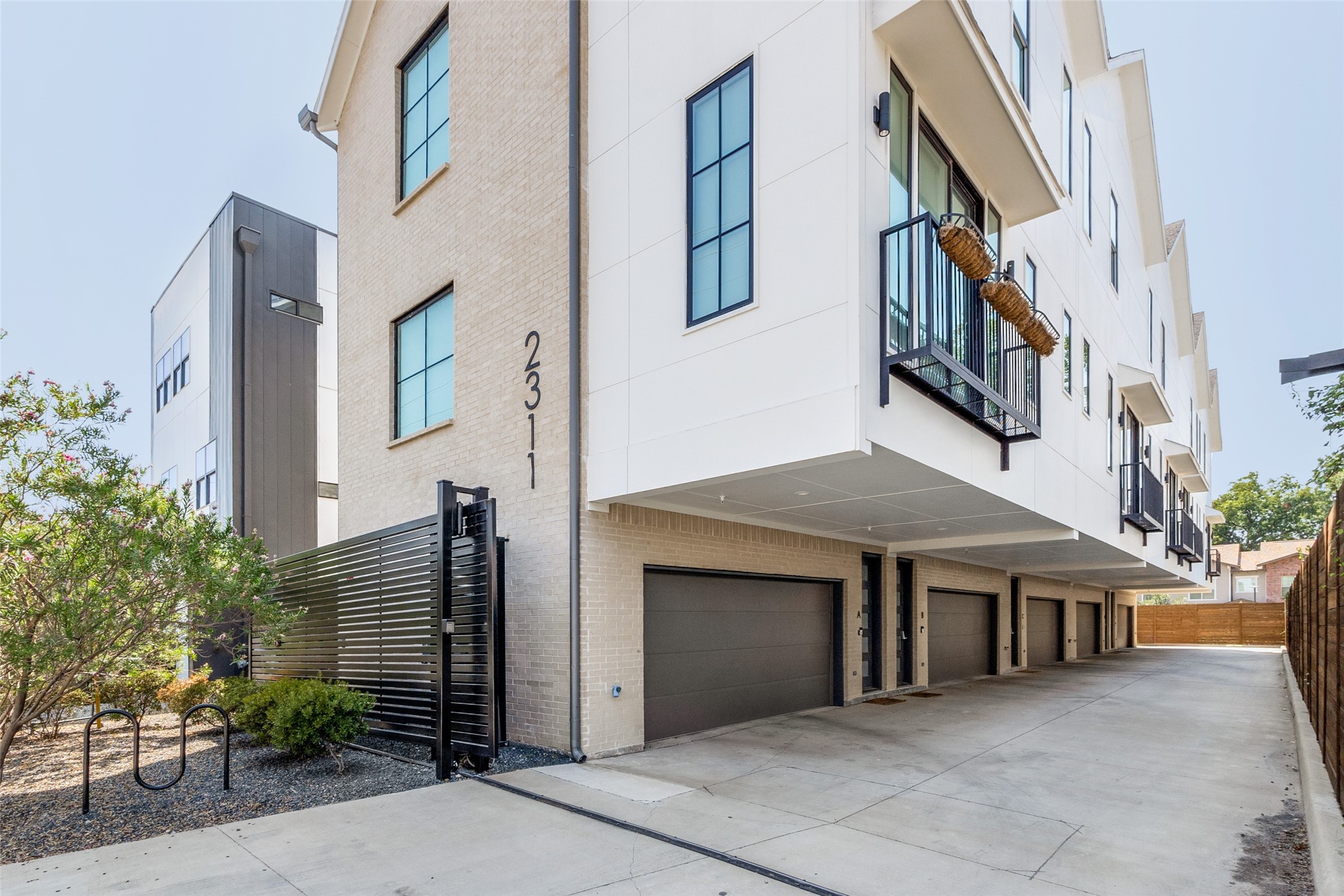 2311 N Carroll Avenue 4