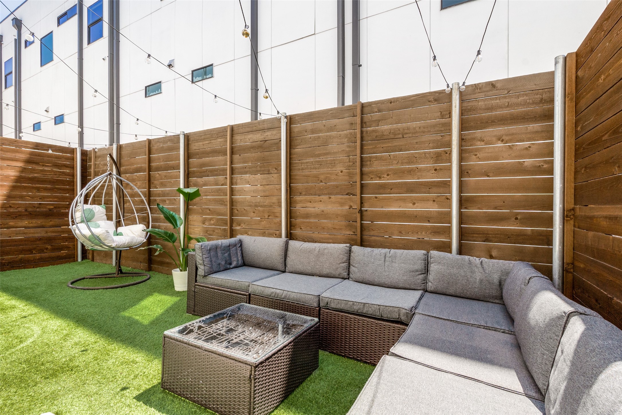 2311 N Carroll Avenue 4