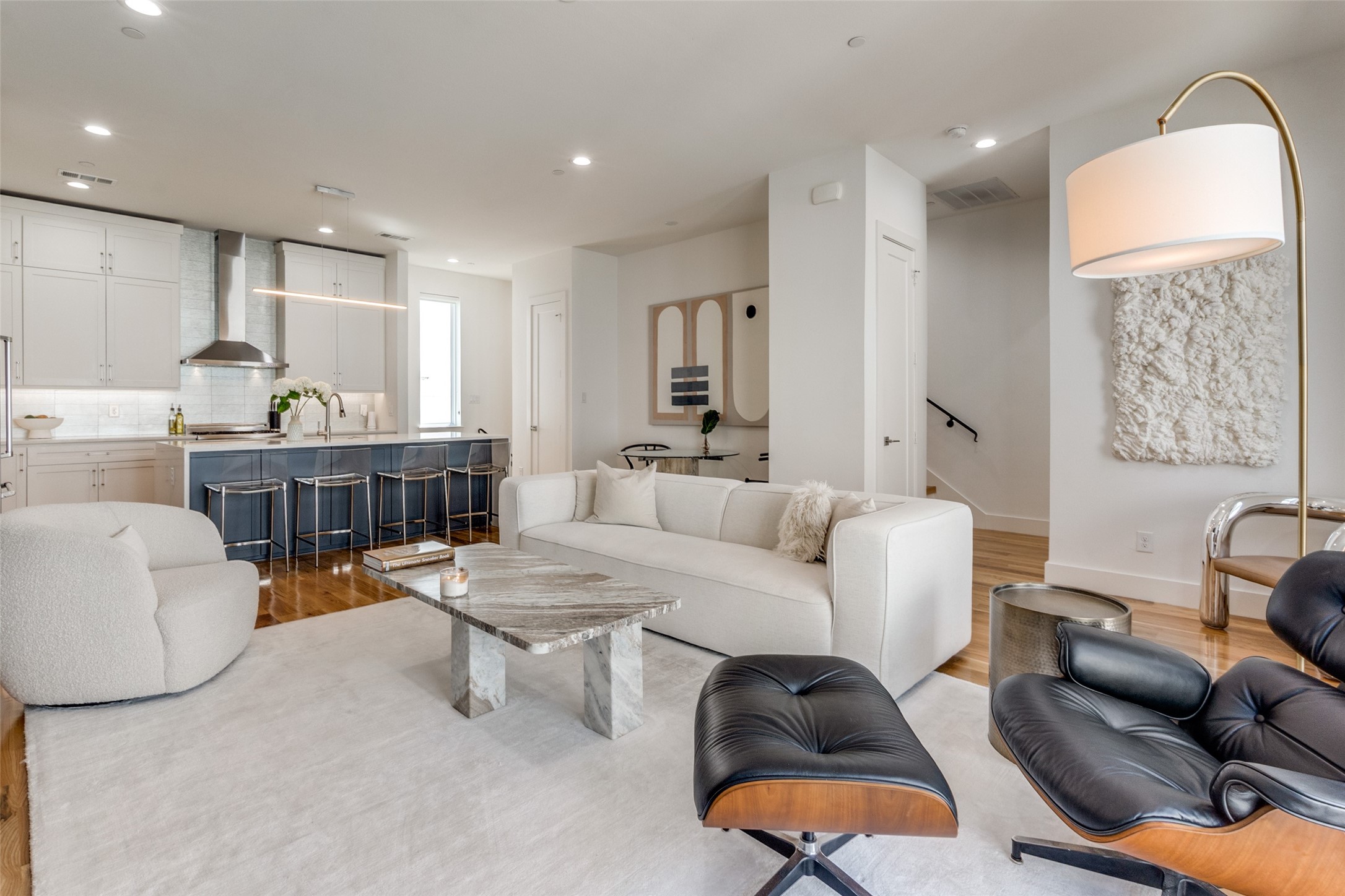 2311 N Carroll Avenue 4