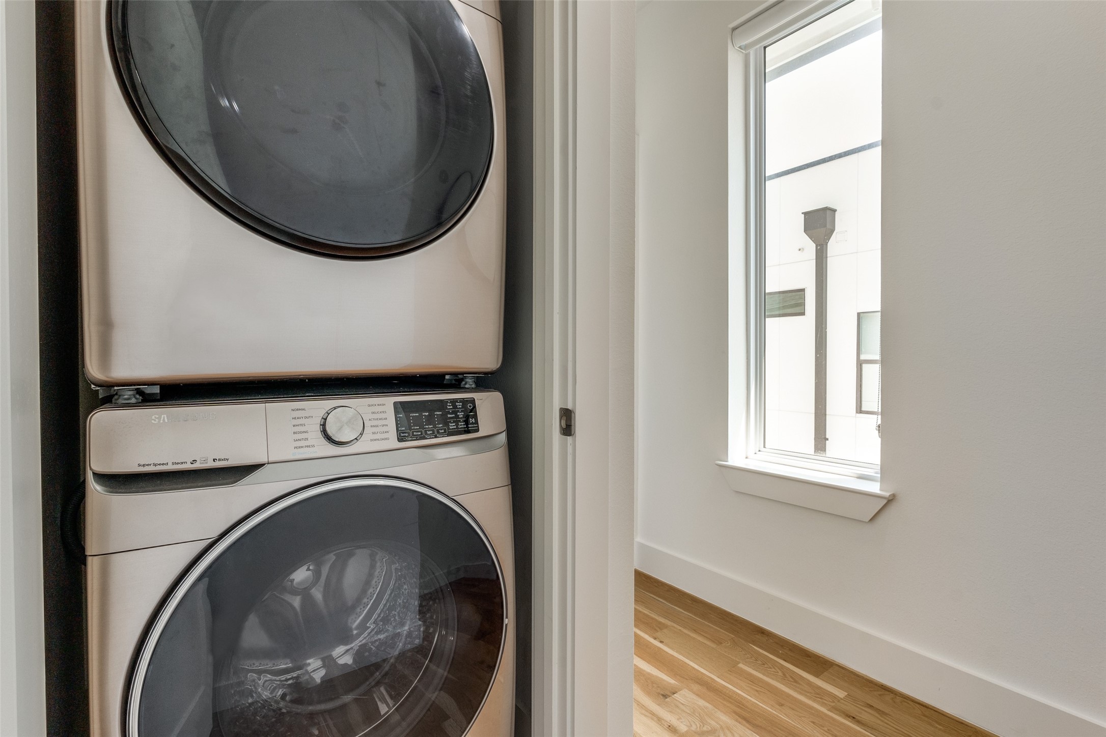 2311 N Carroll Avenue 4