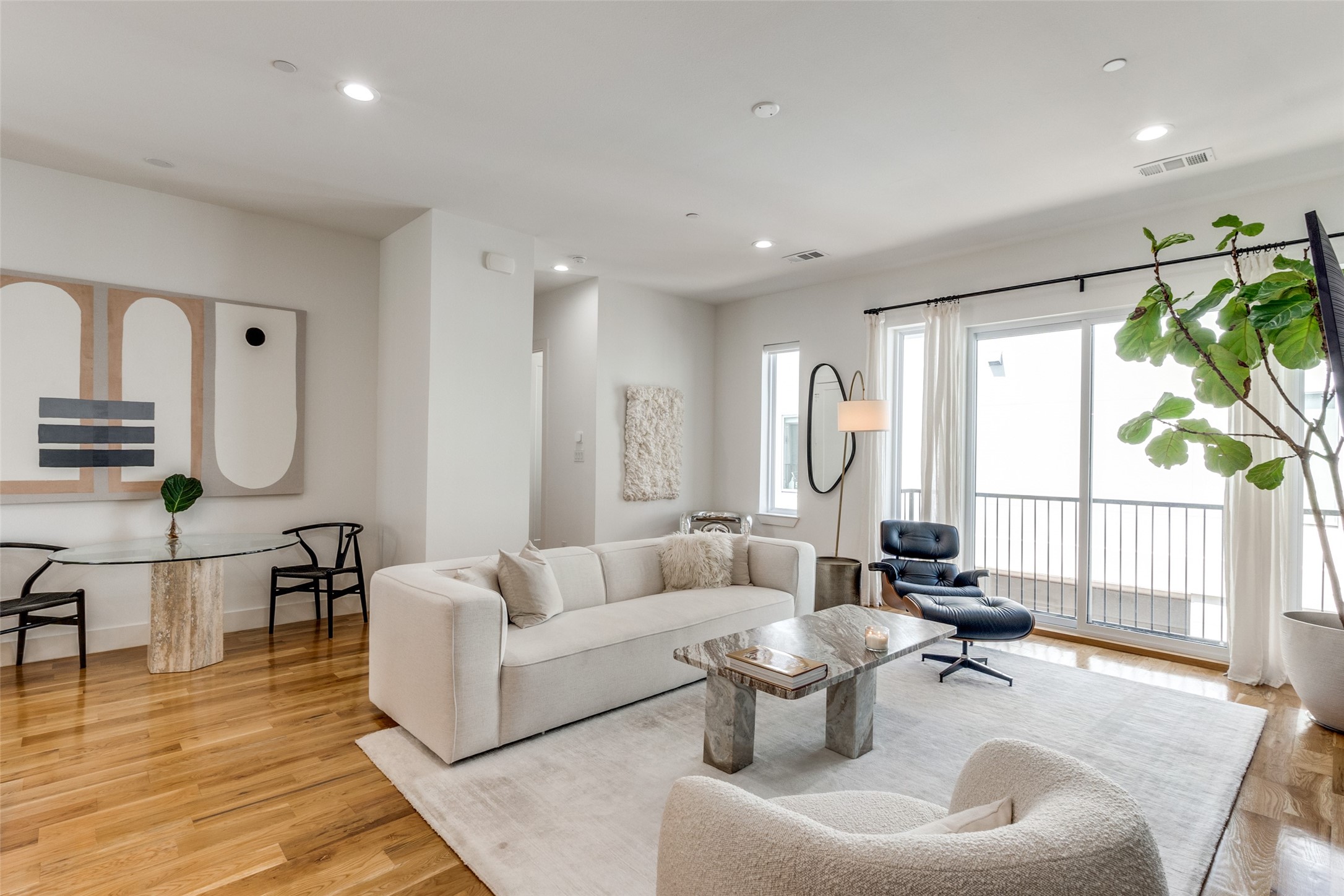 2311 N Carroll Avenue 4