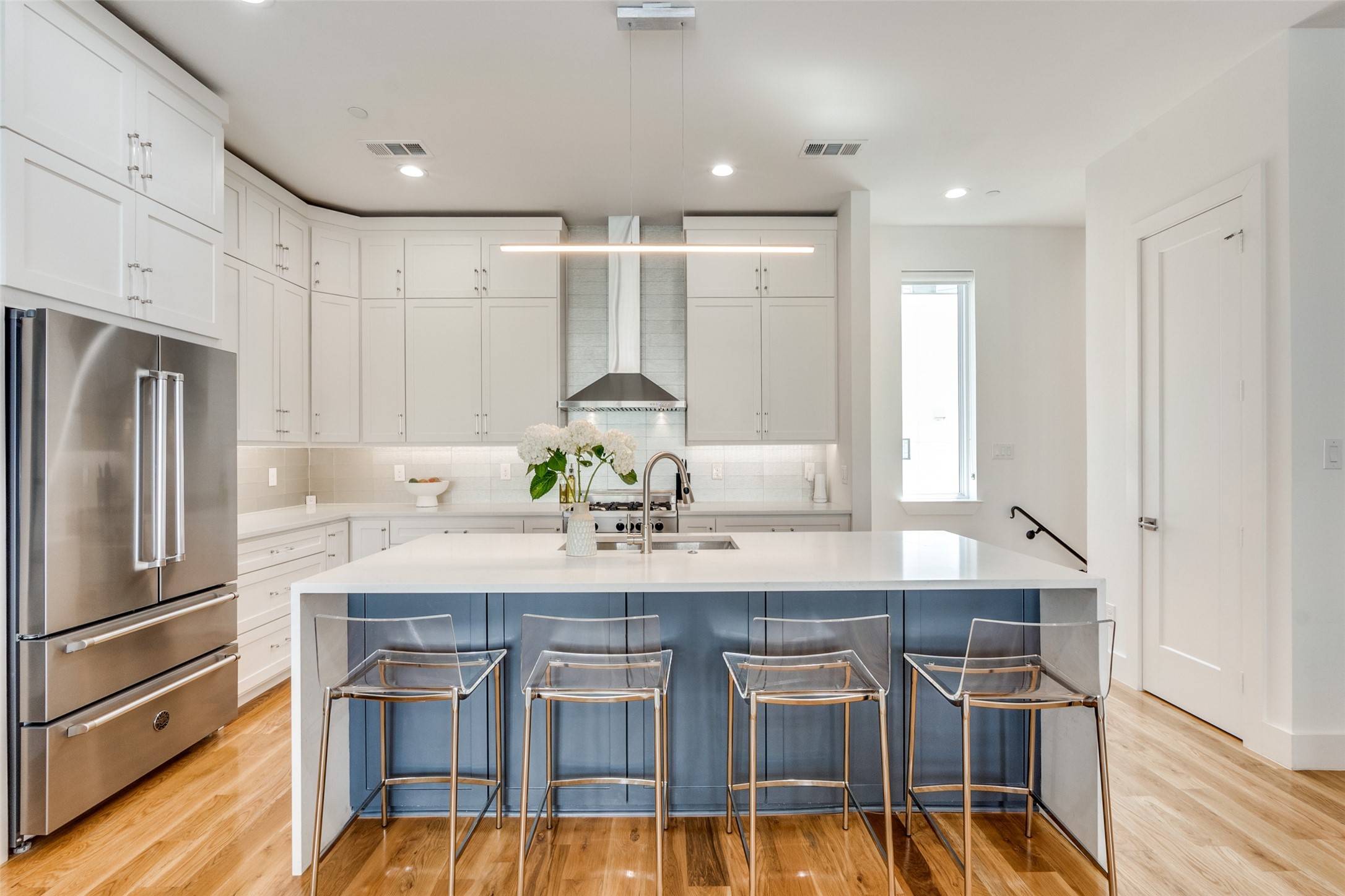 2311 N Carroll Avenue 4