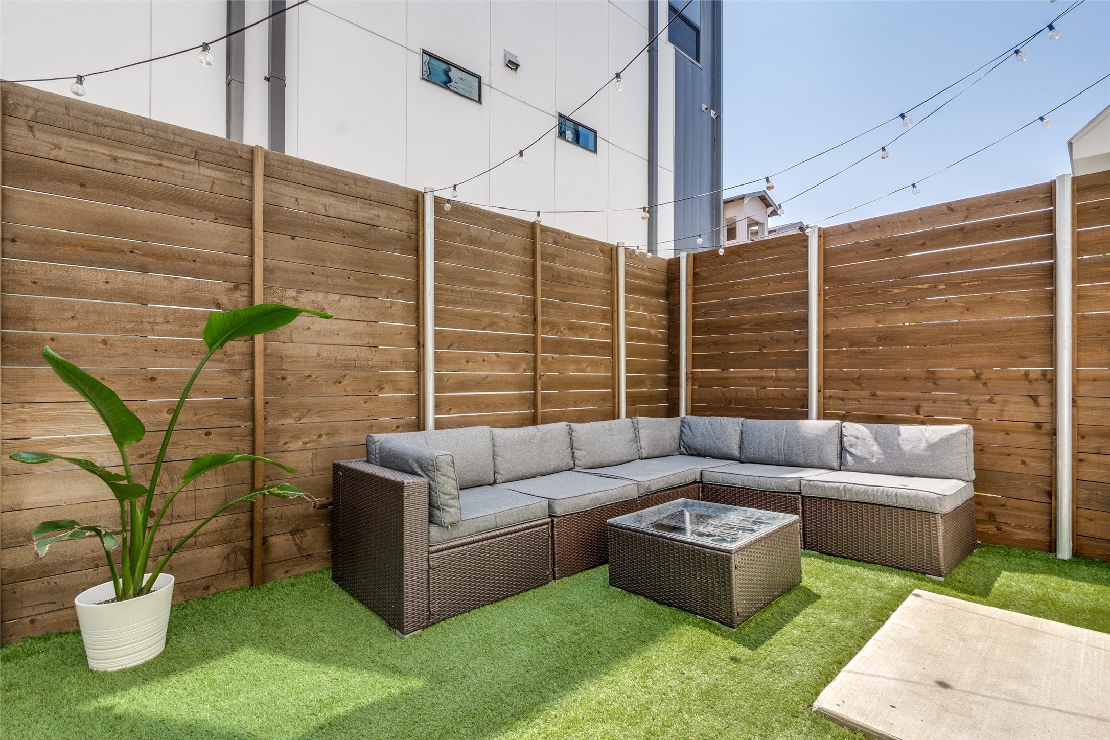 2311 N Carroll Avenue 4