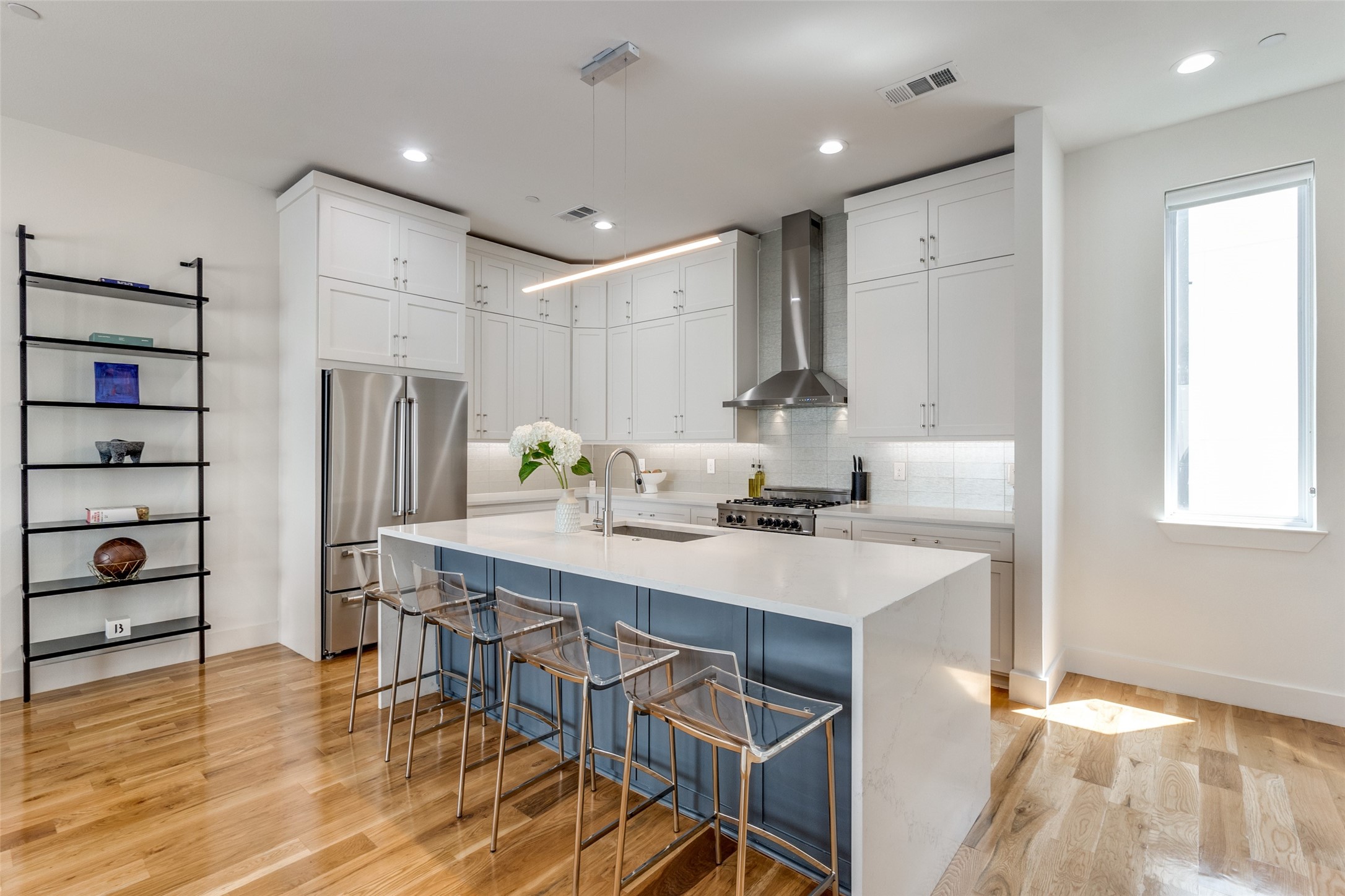 2311 N Carroll Avenue 4