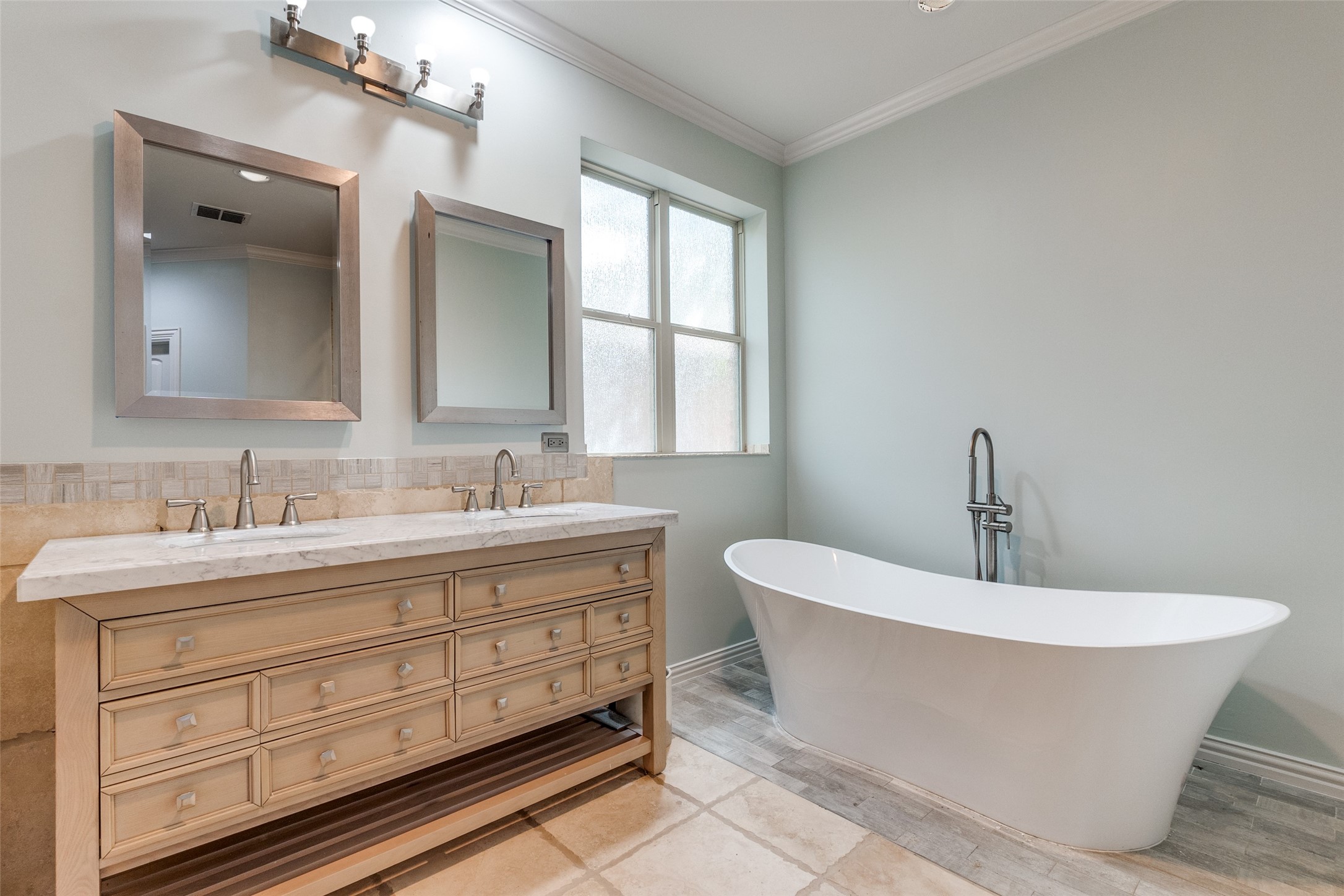 10140 Cromwell Drive