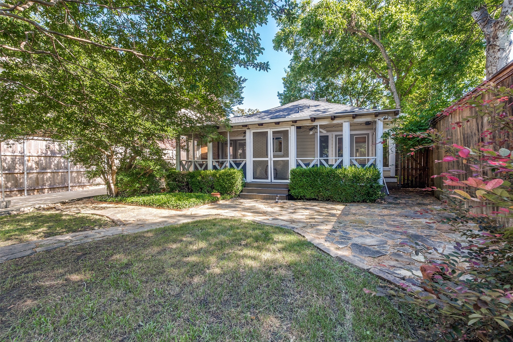 5915 Vanderbilt Avenue