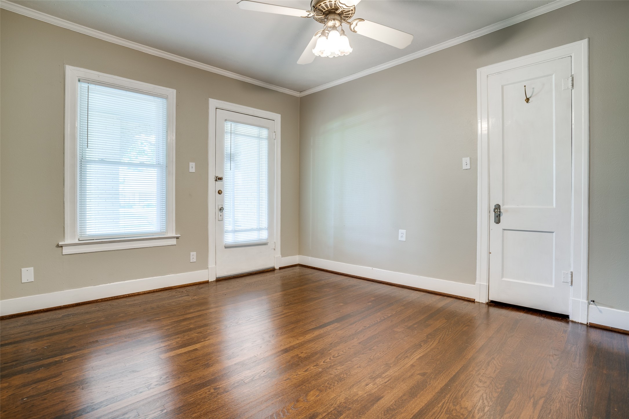 5915 Vanderbilt Avenue