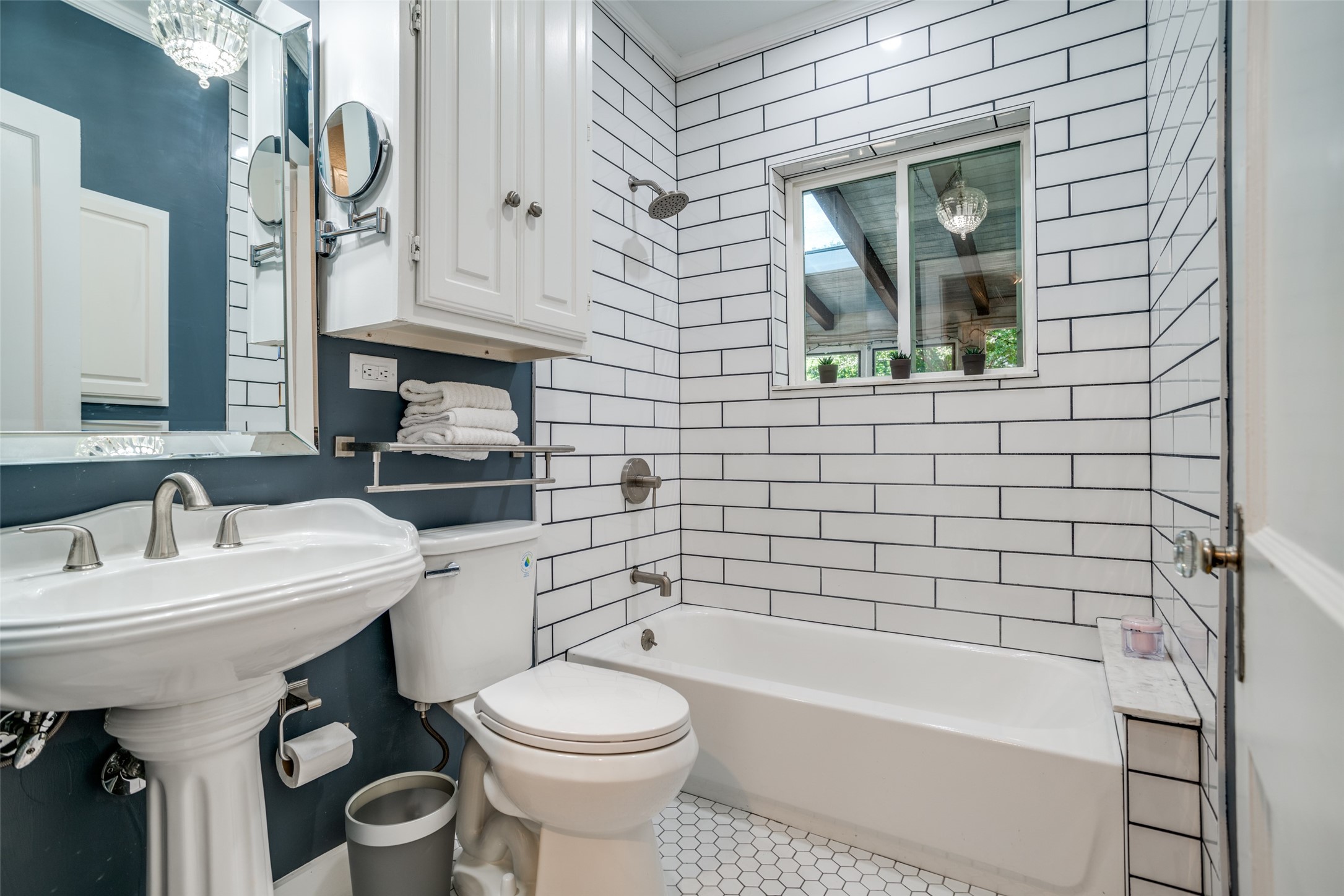 5915 Vanderbilt Avenue