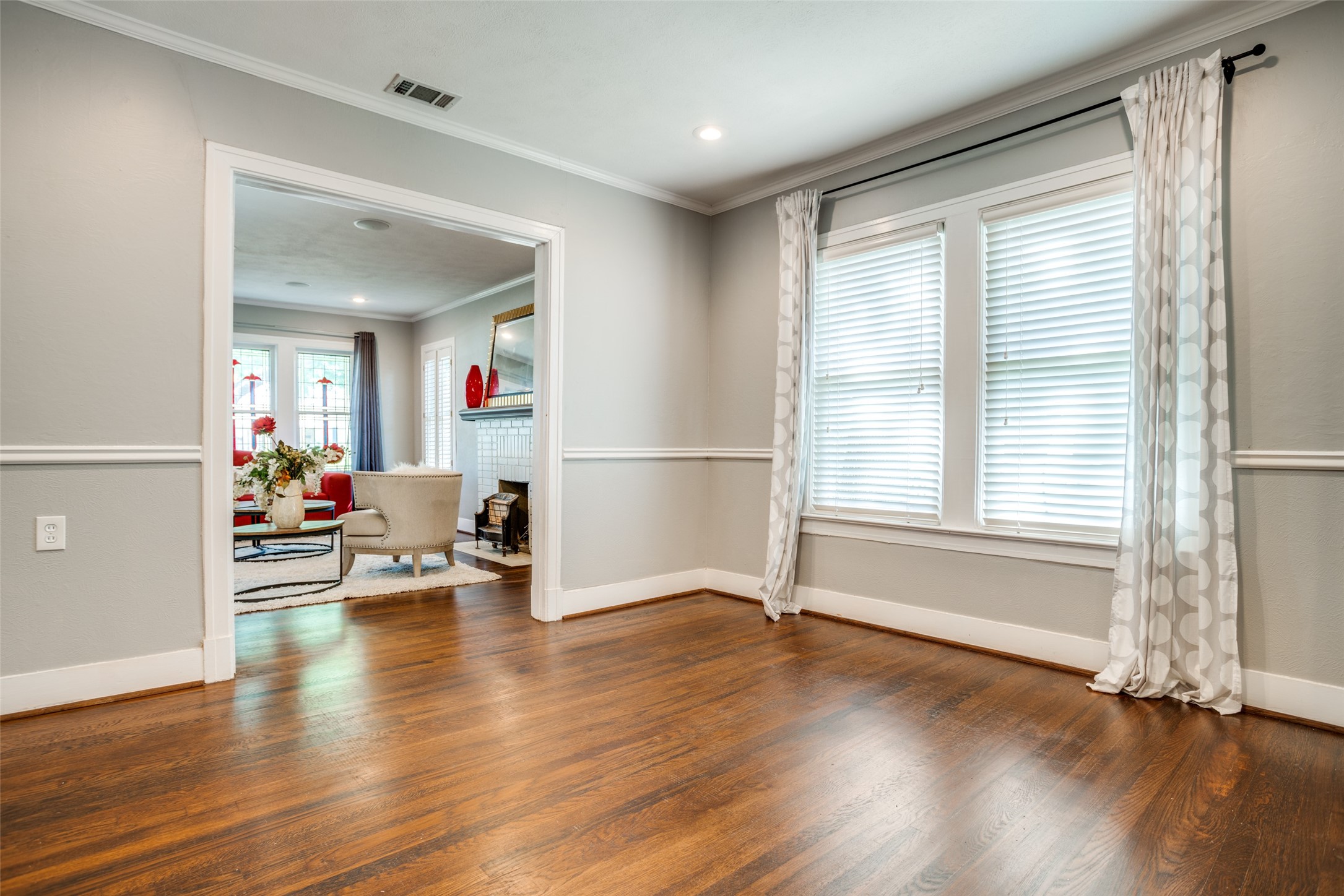 5915 Vanderbilt Avenue