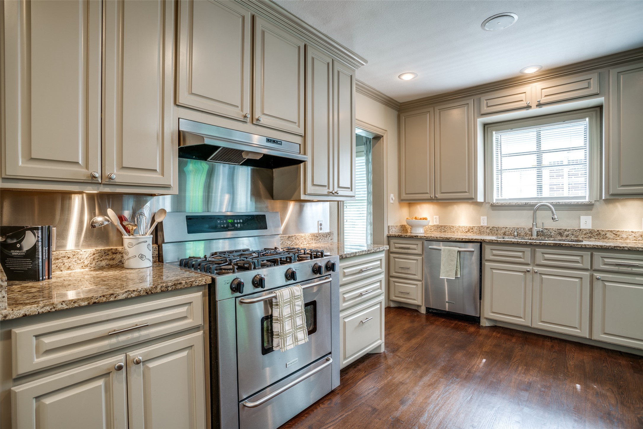 5915 Vanderbilt Avenue