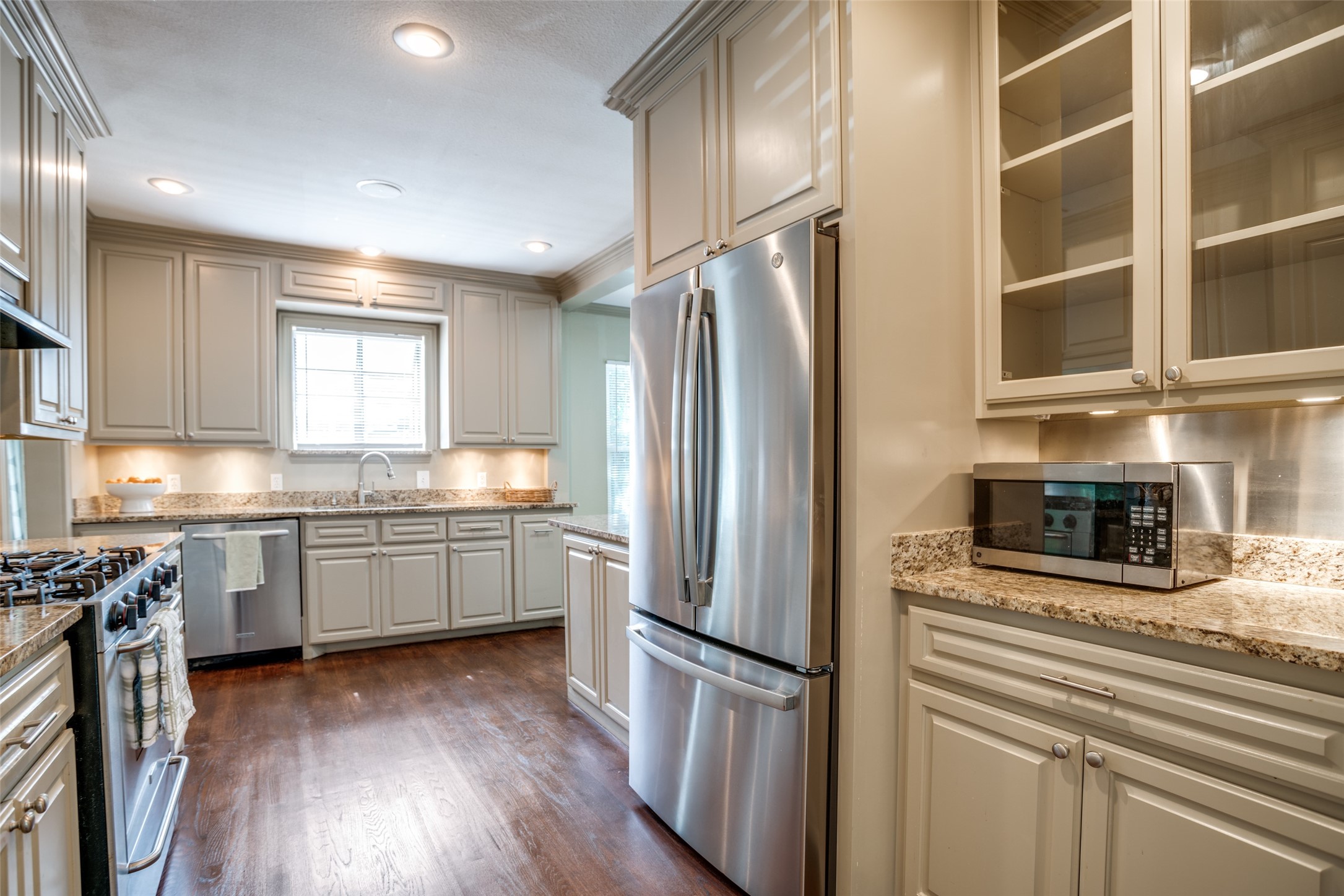 5915 Vanderbilt Avenue