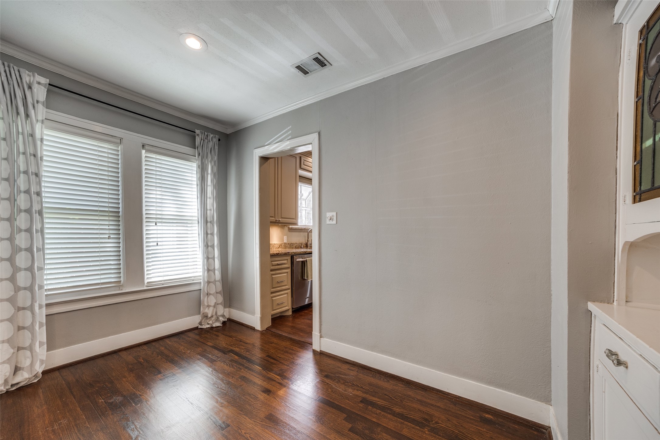 5915 Vanderbilt Avenue