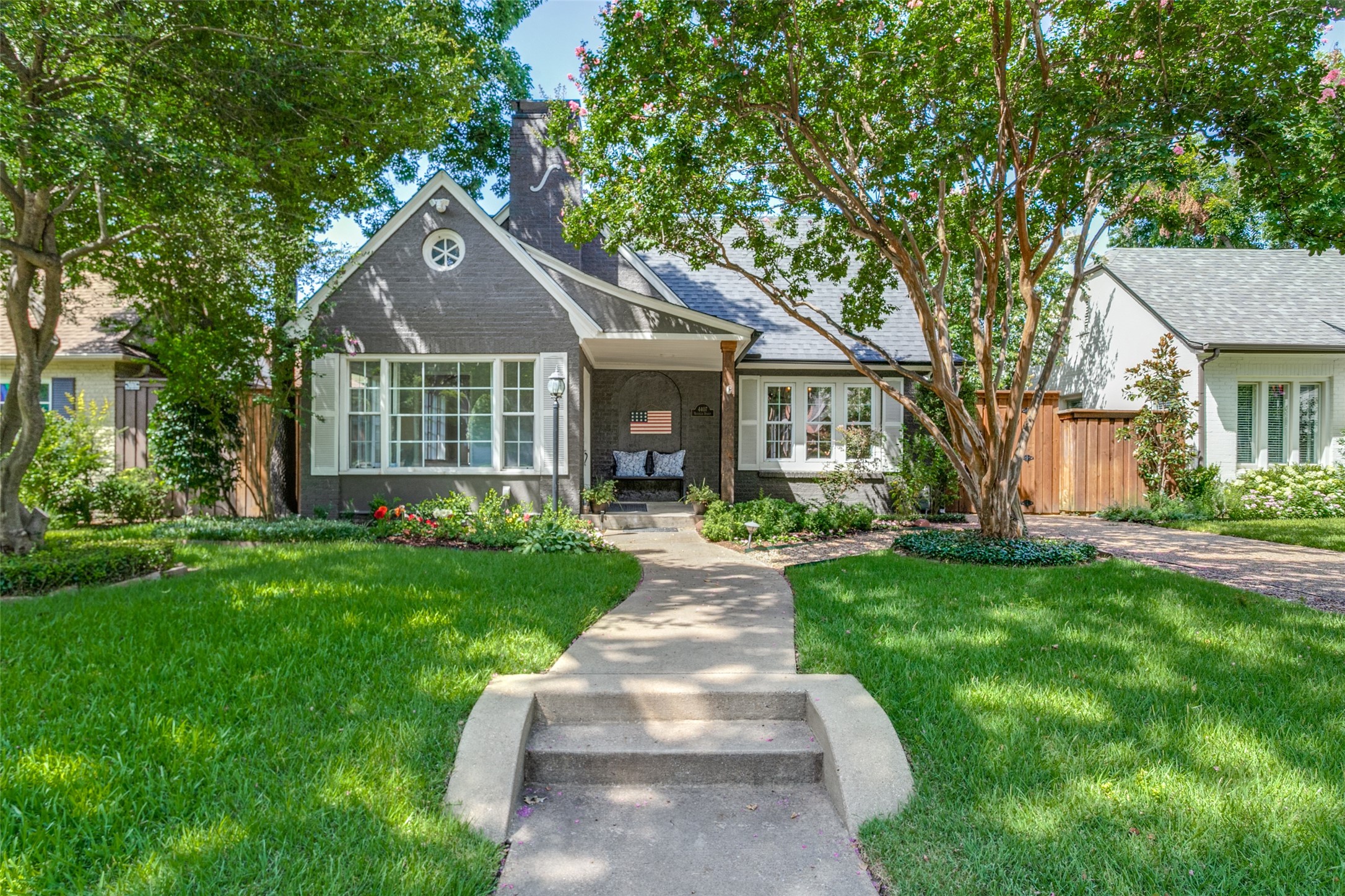 4407 Vandelia Street