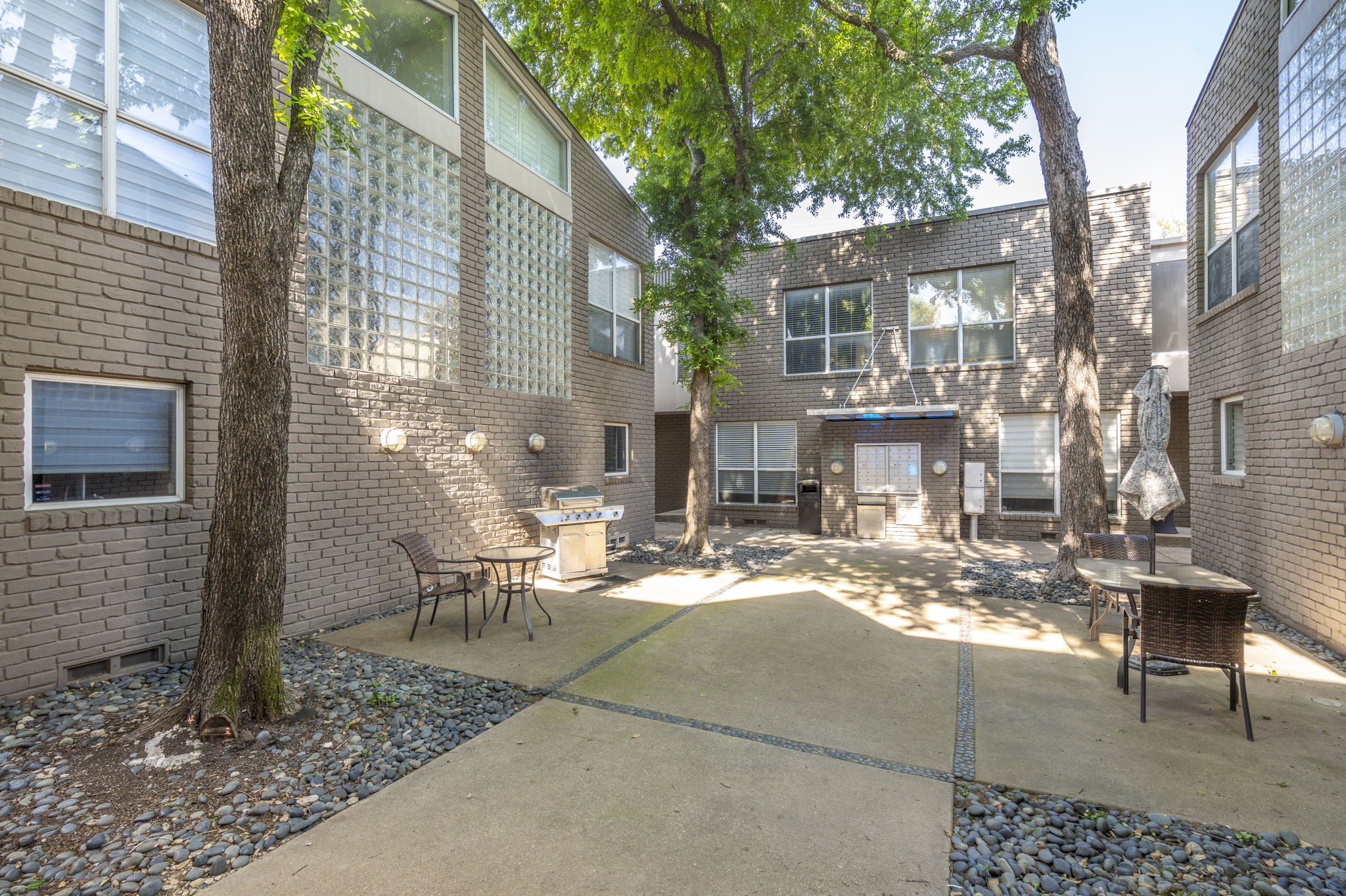 4231 Travis Street 12