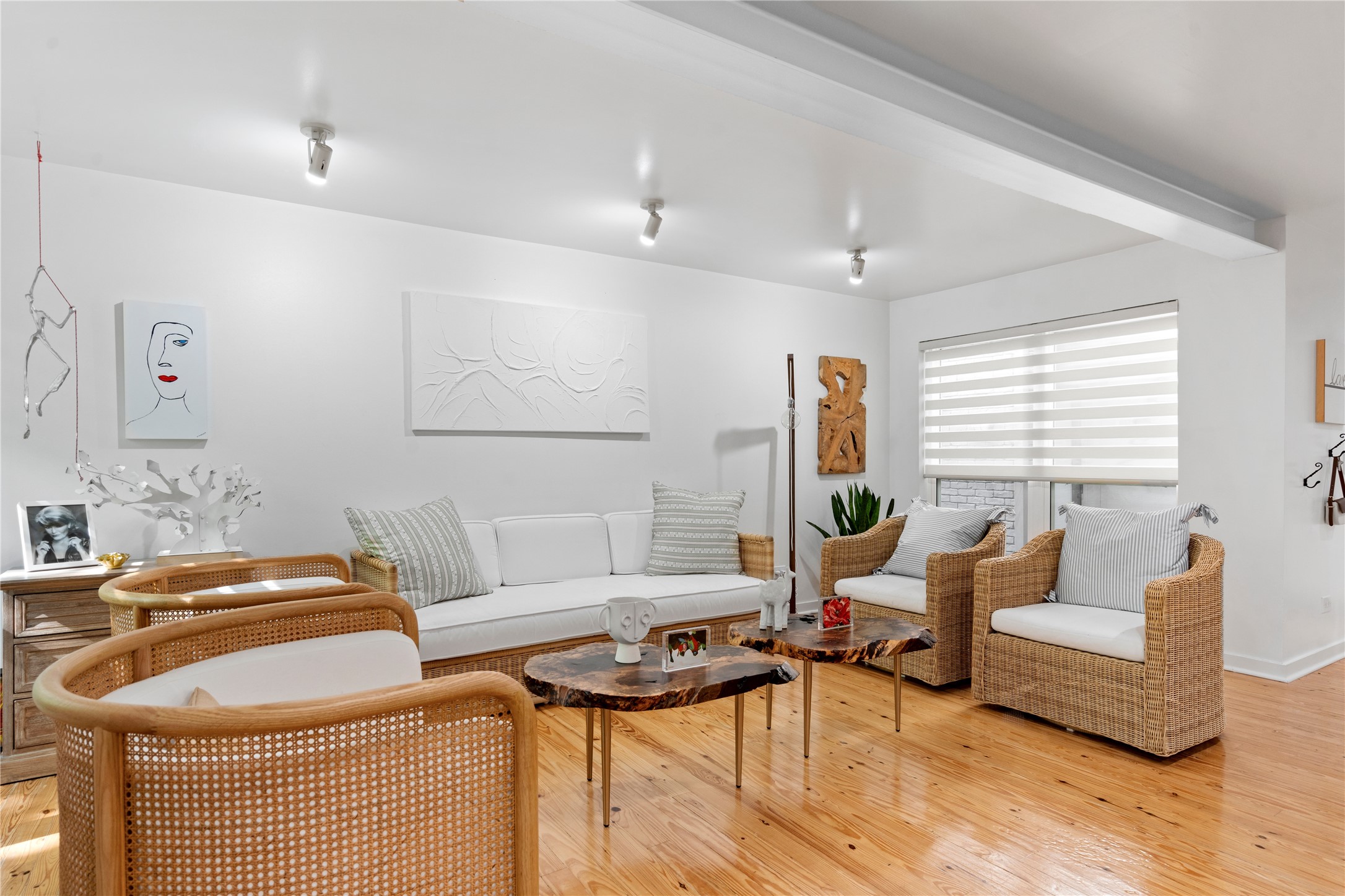 4231 Travis Street 12