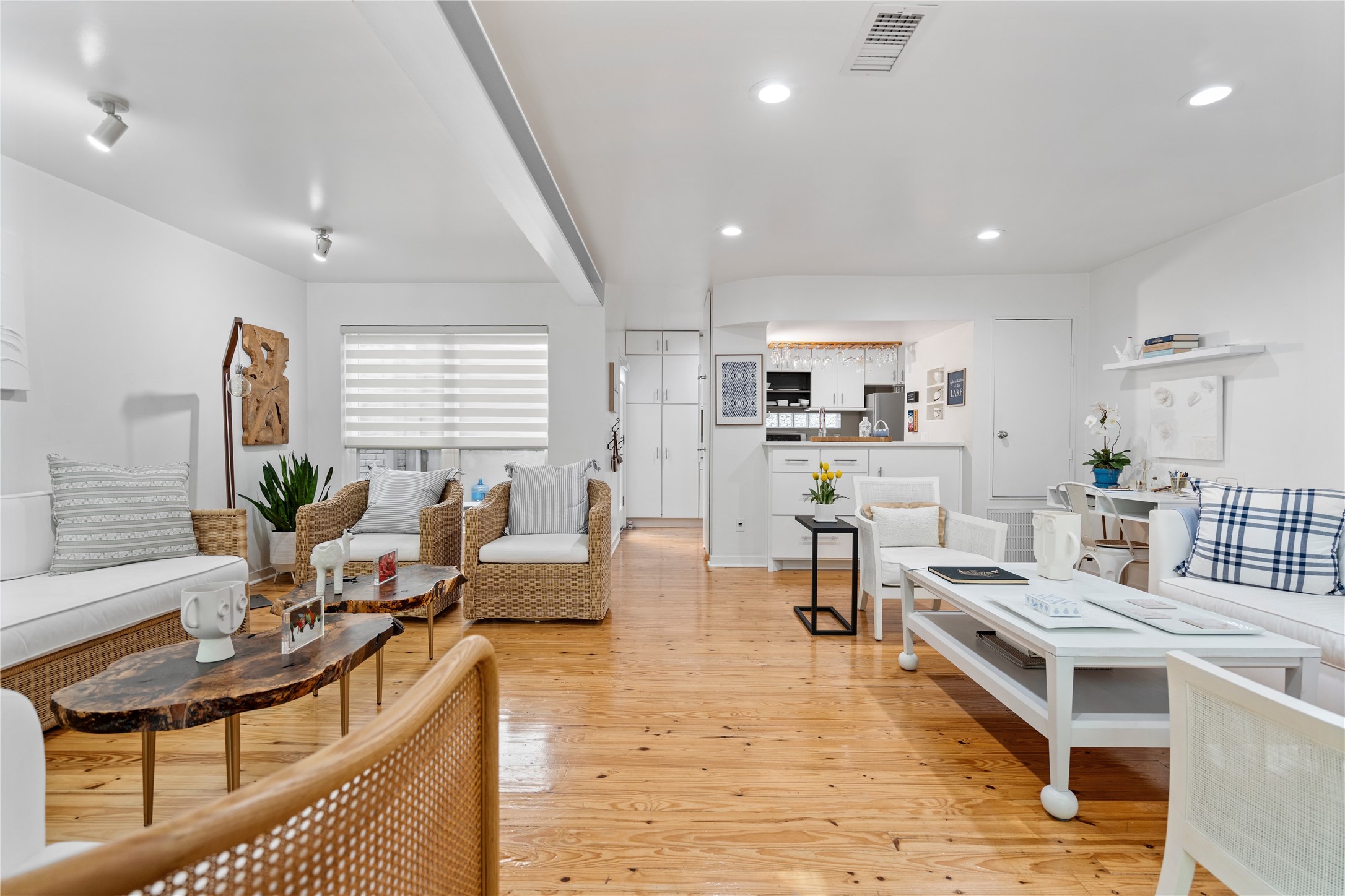 4231 Travis Street 12
