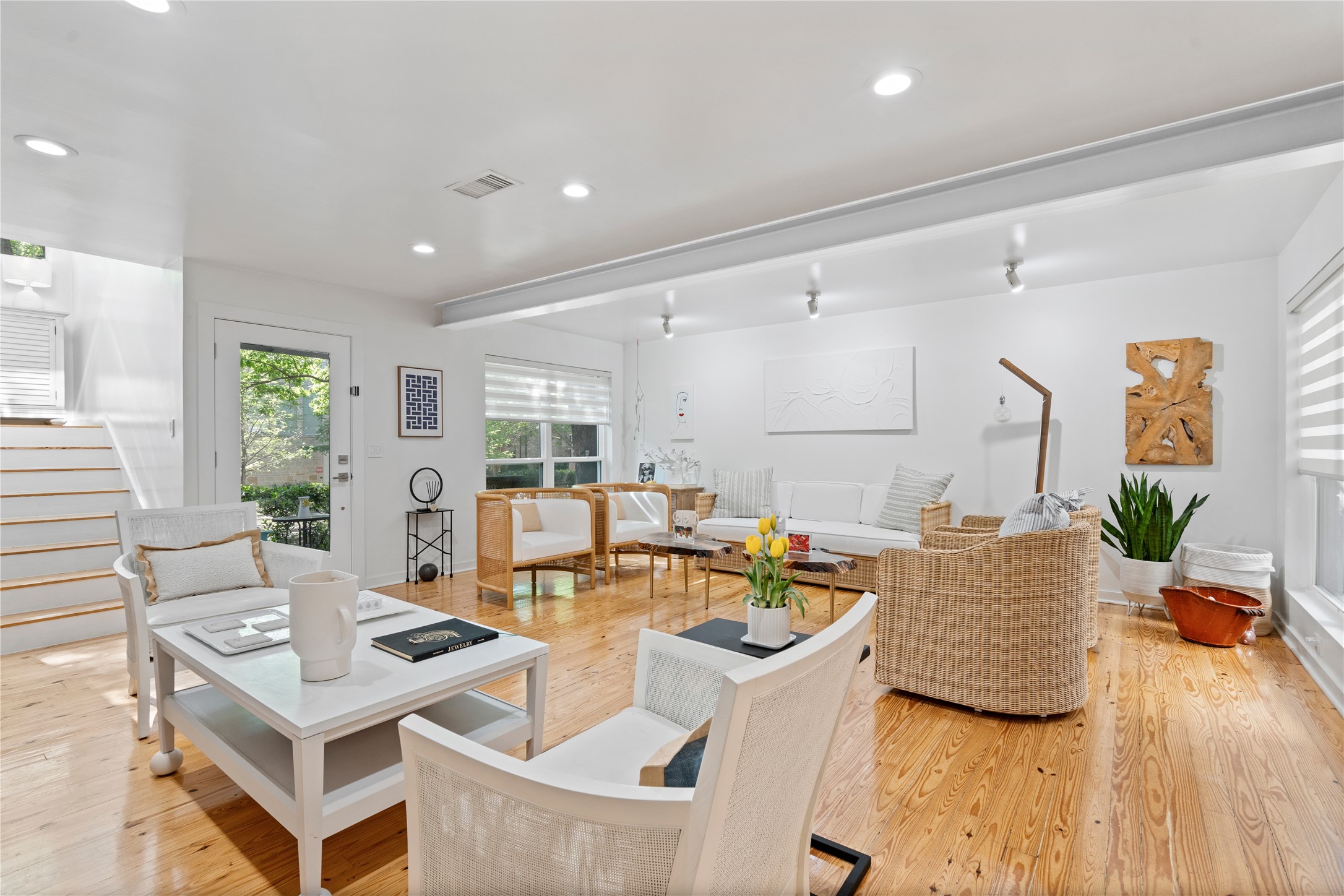 4231 Travis Street 12