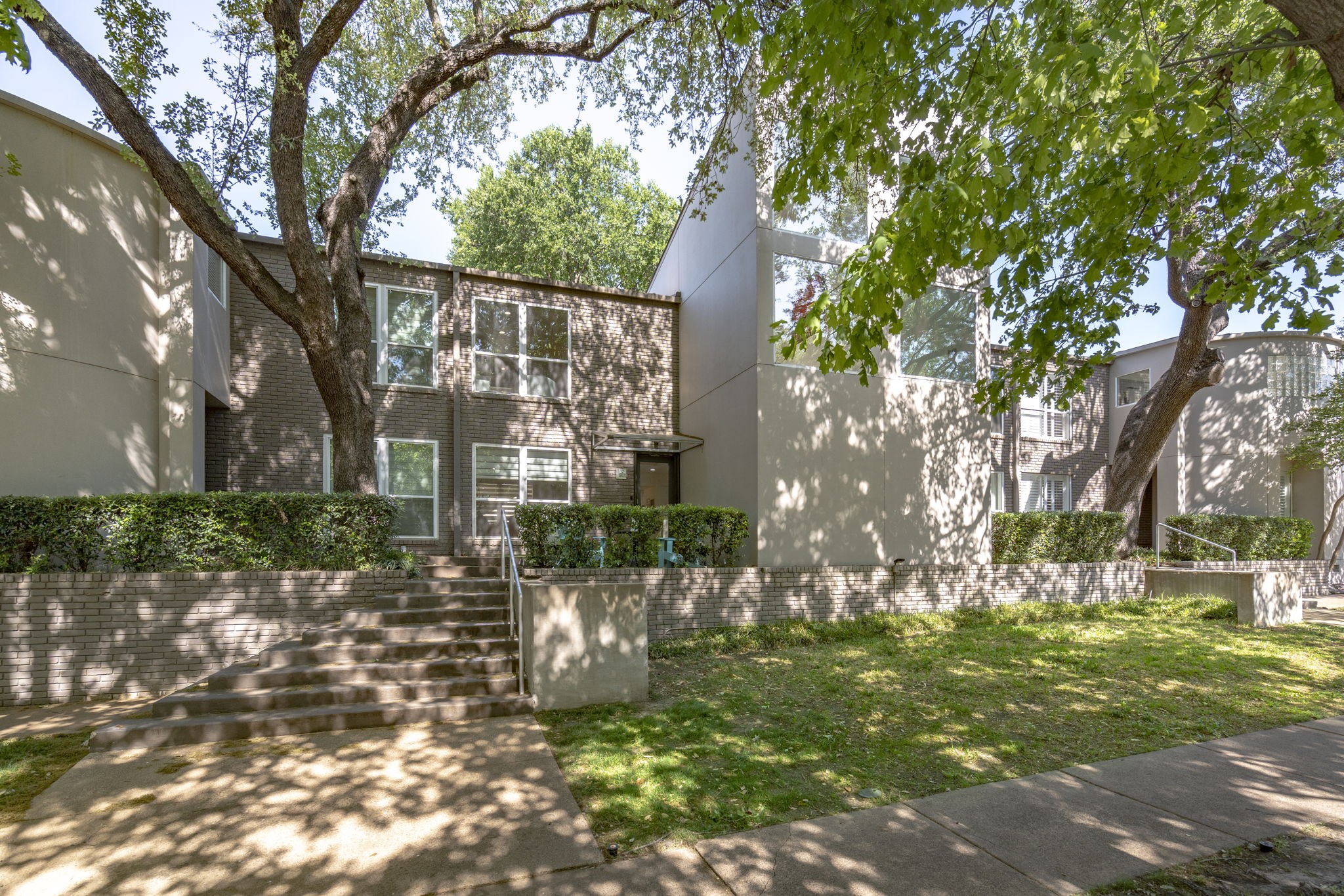 4231 Travis Street 12